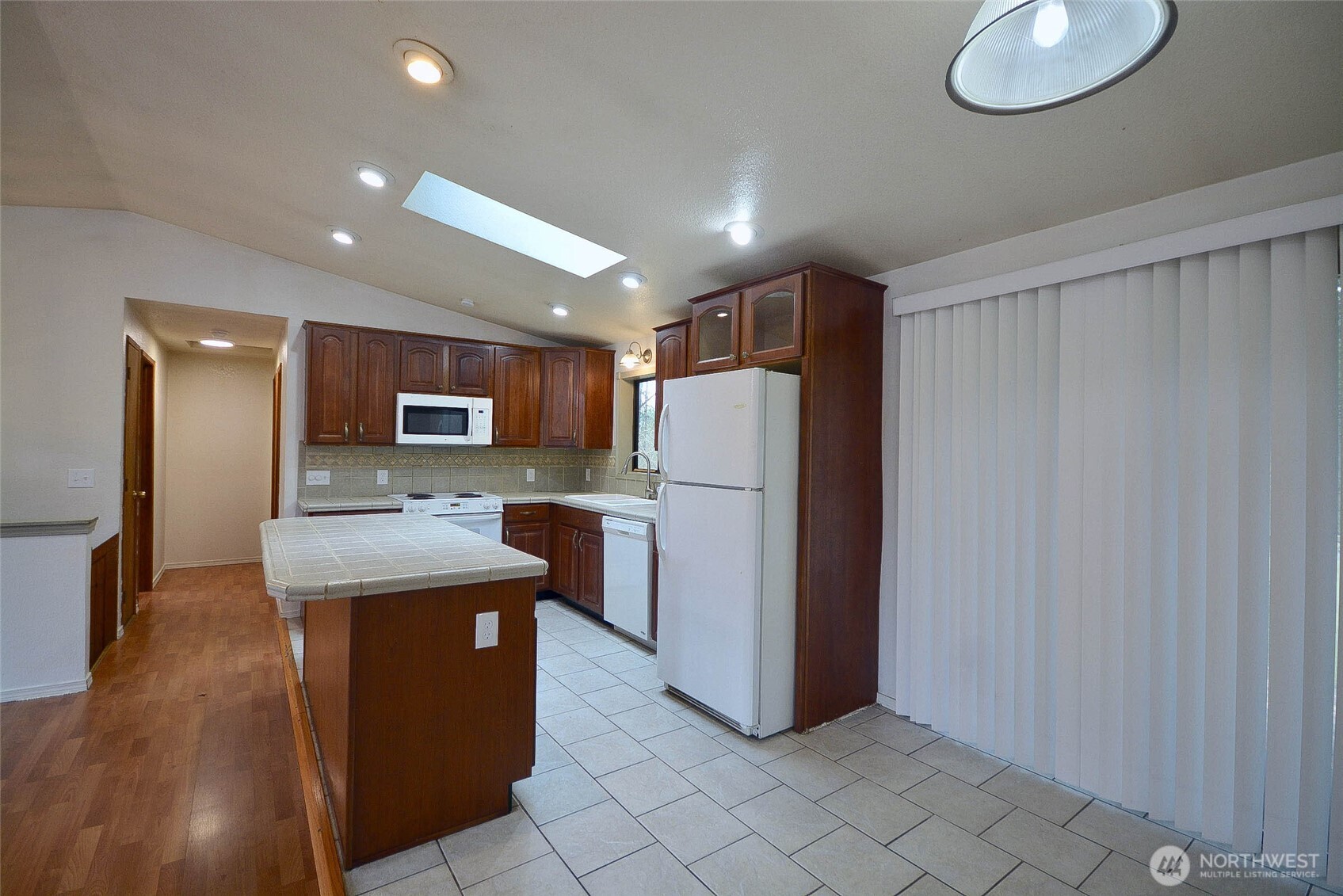 13837 Horsefall Avenue Property Photo 8