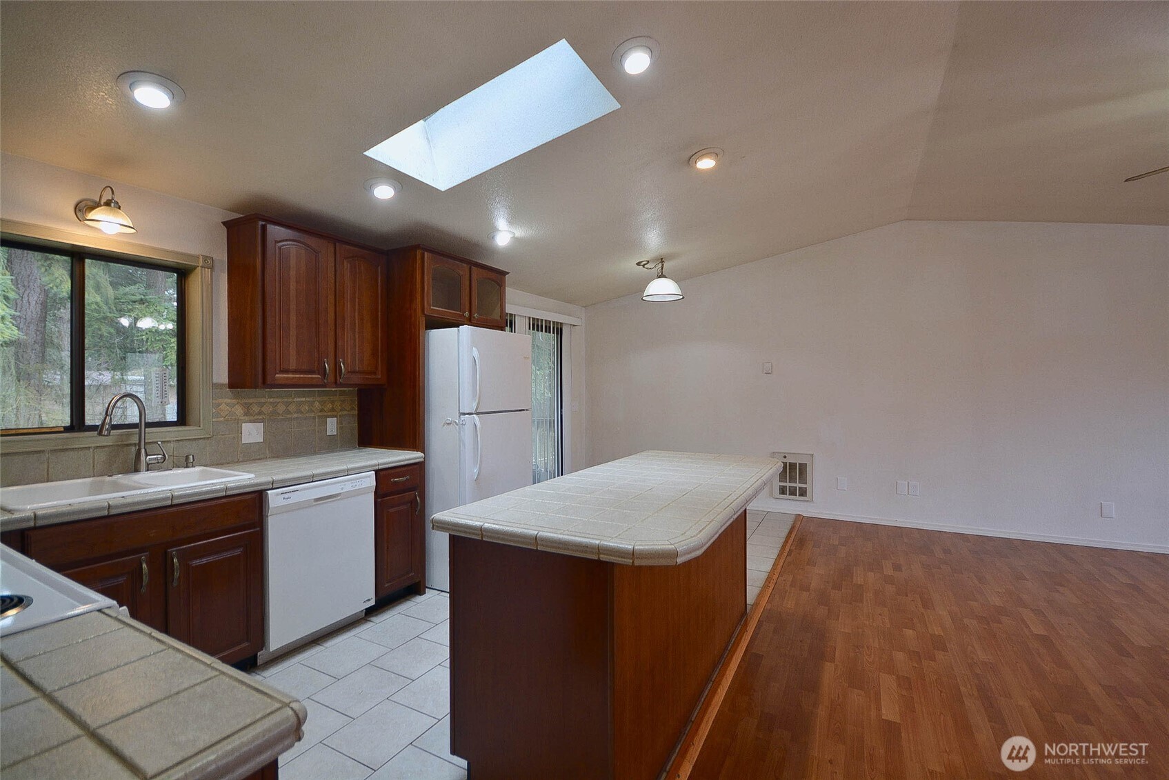 13837 Horsefall Avenue Property Photo 10