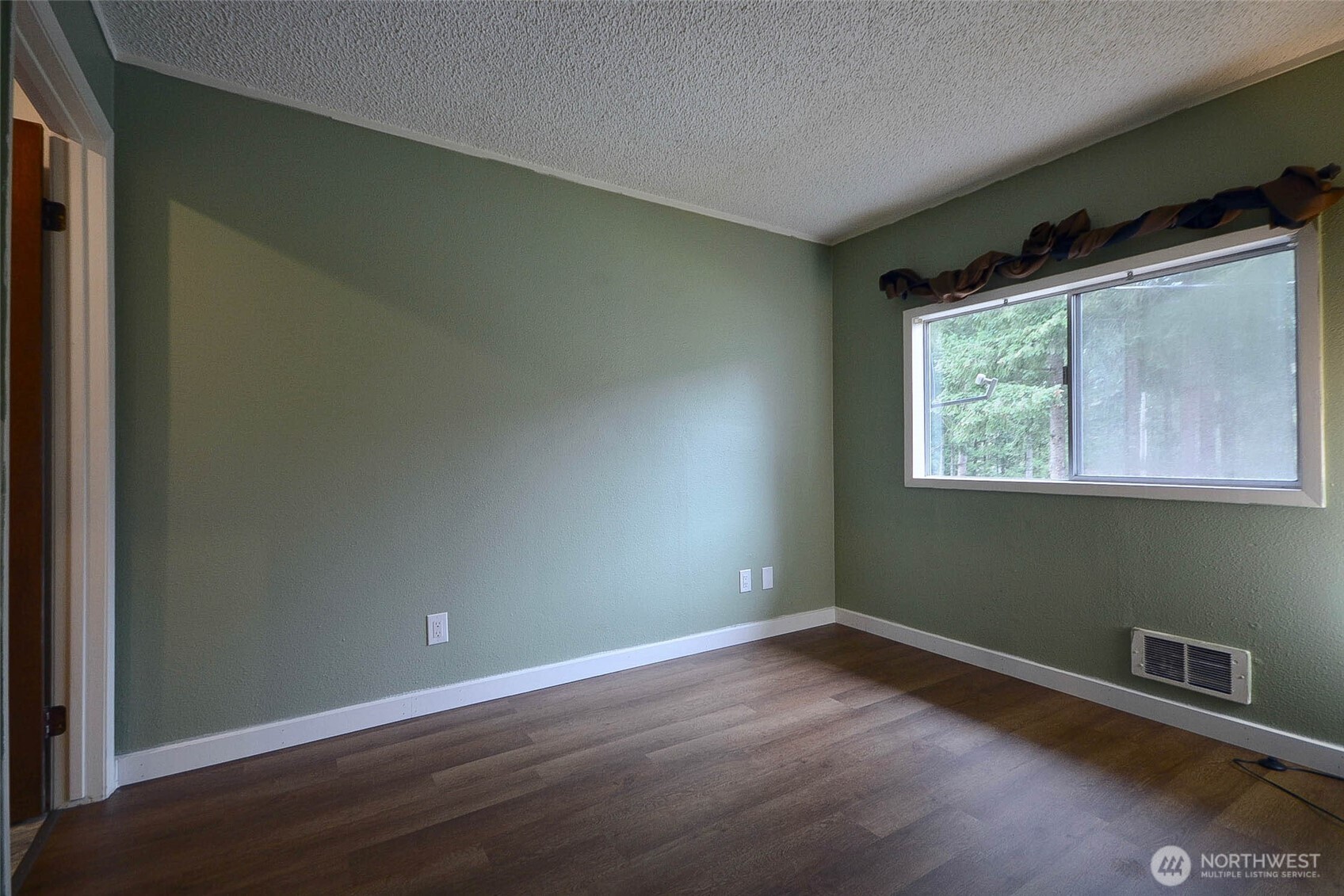 13837 Horsefall Avenue Property Photo 27