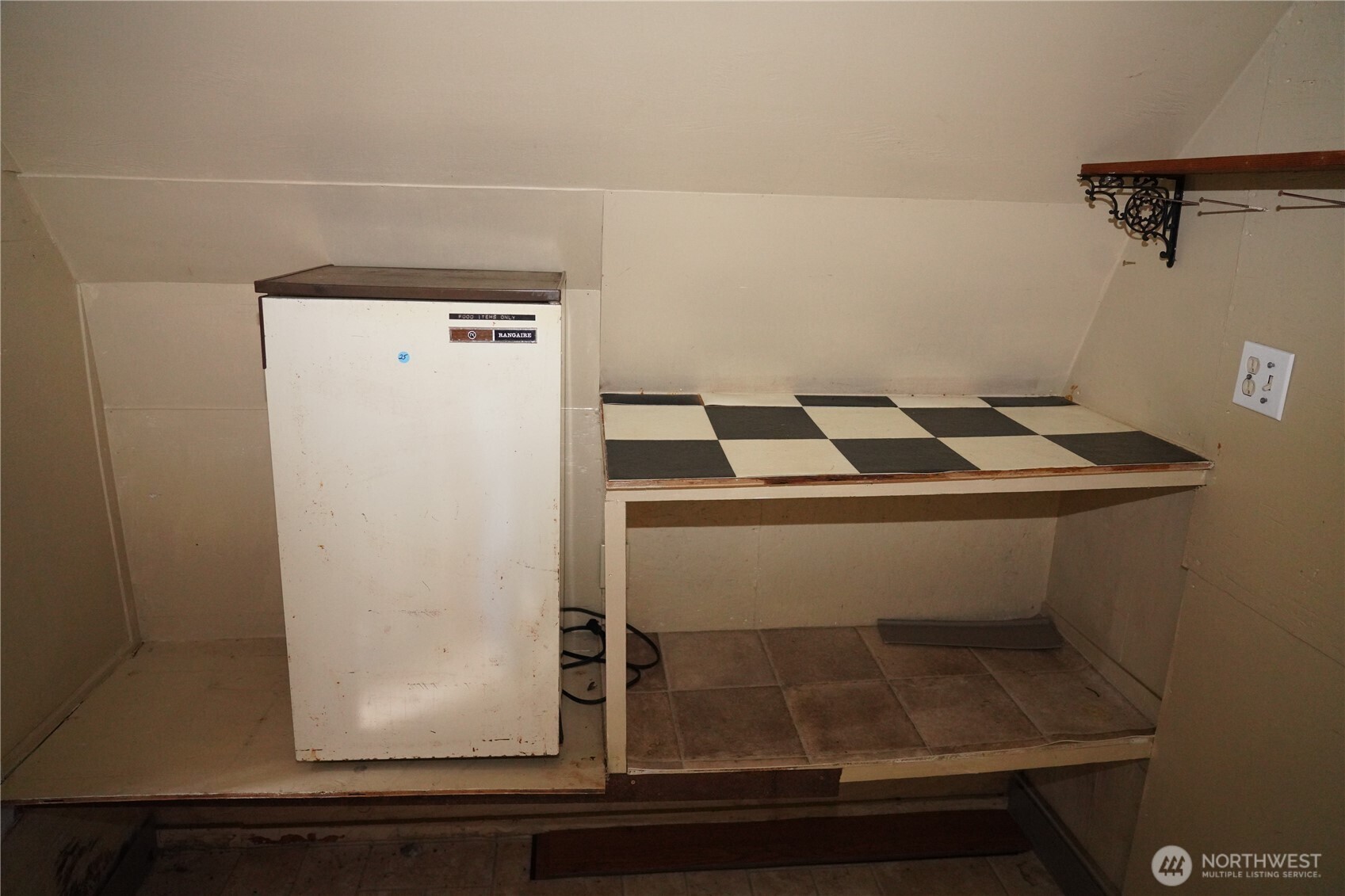 1913 322nd Place Property Photo 8
