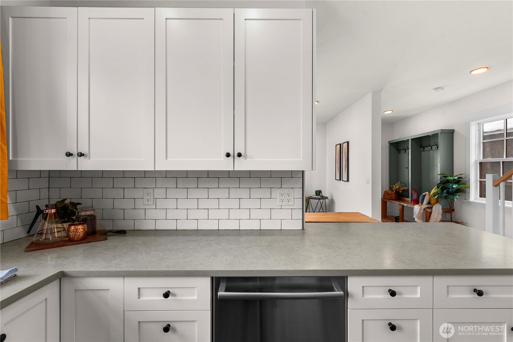220 Park Avenue Property Photo 8