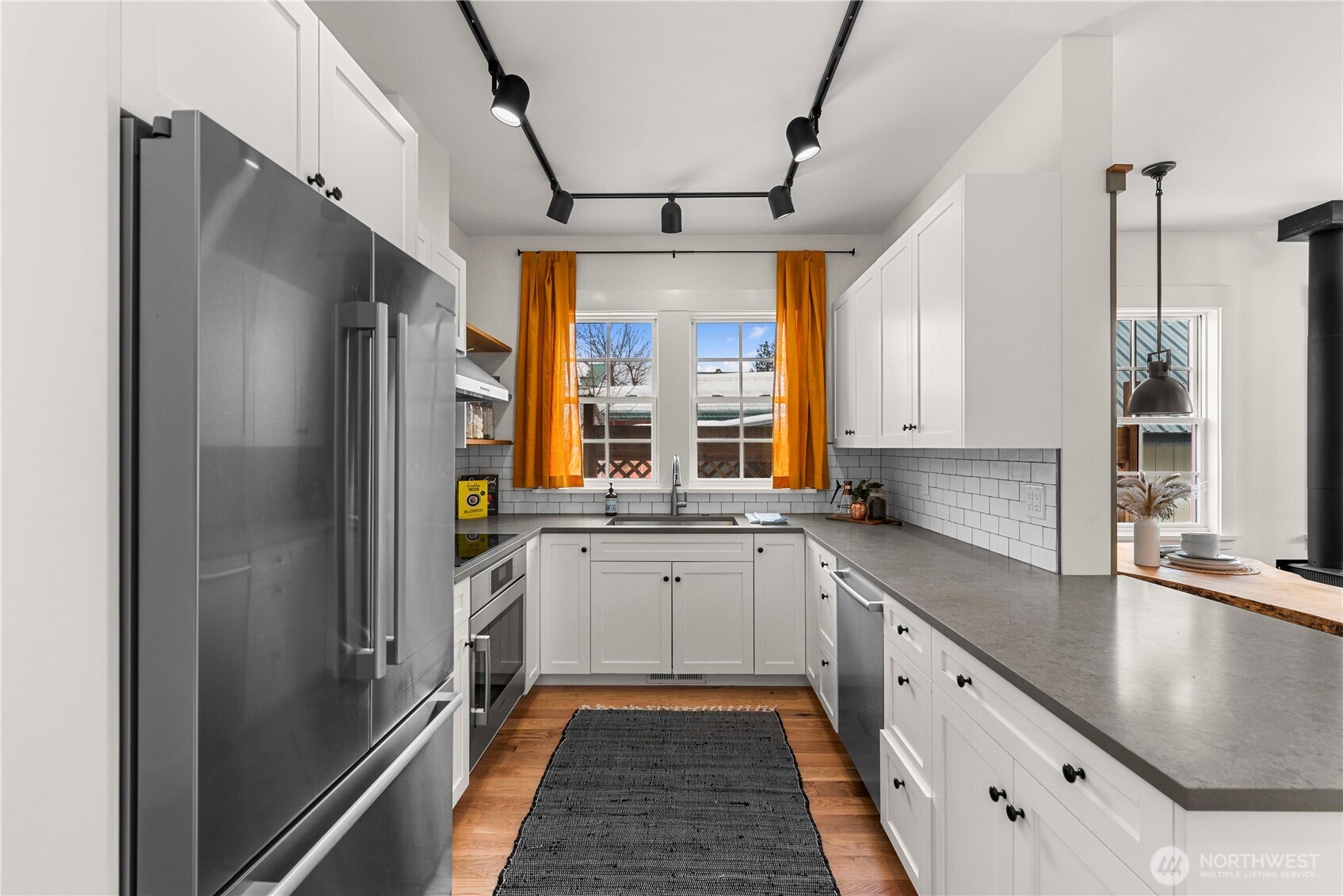 220 Park Avenue Property Photo 10