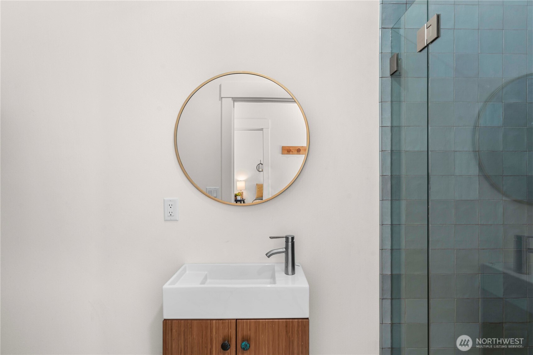 220 Park Avenue Property Photo 16