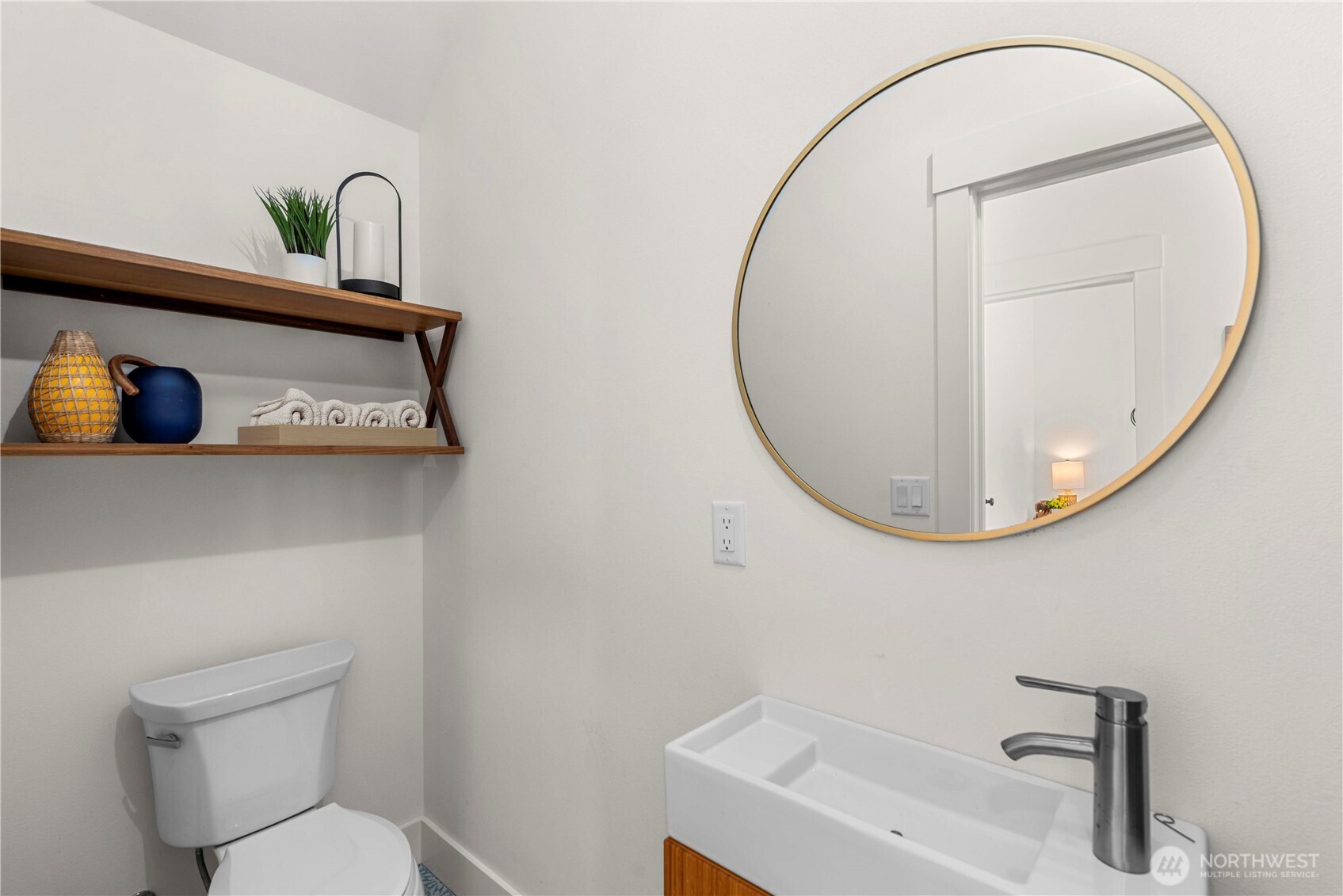 220 Park Avenue Property Photo 17