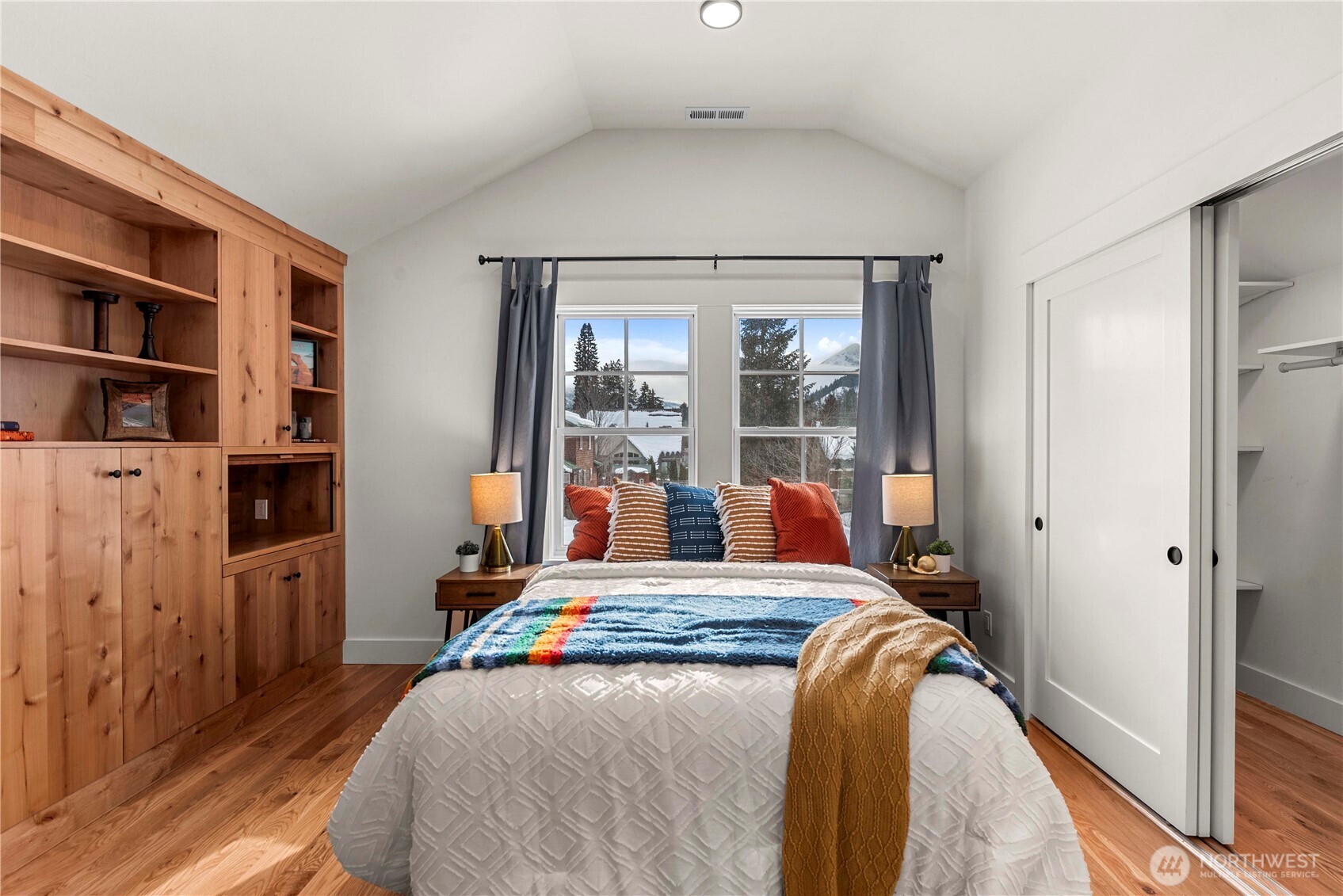 220 Park Avenue Property Photo 18