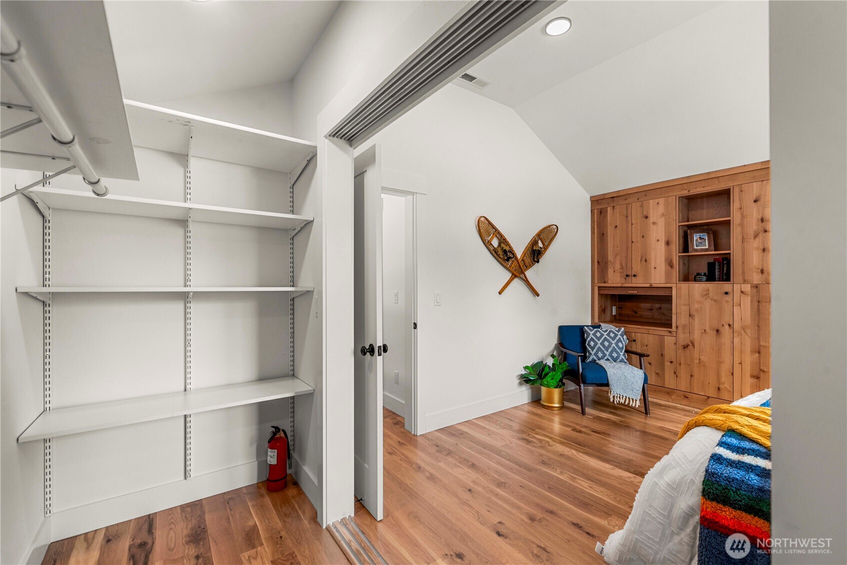 220 Park Avenue Property Photo 21