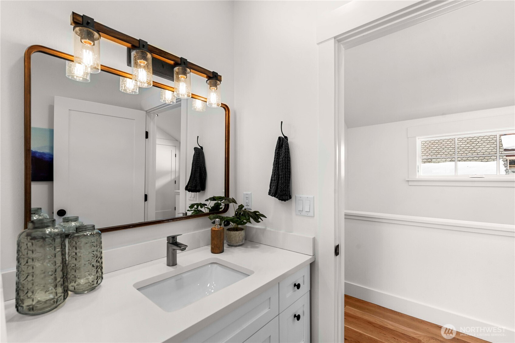 220 Park Avenue Property Photo 23