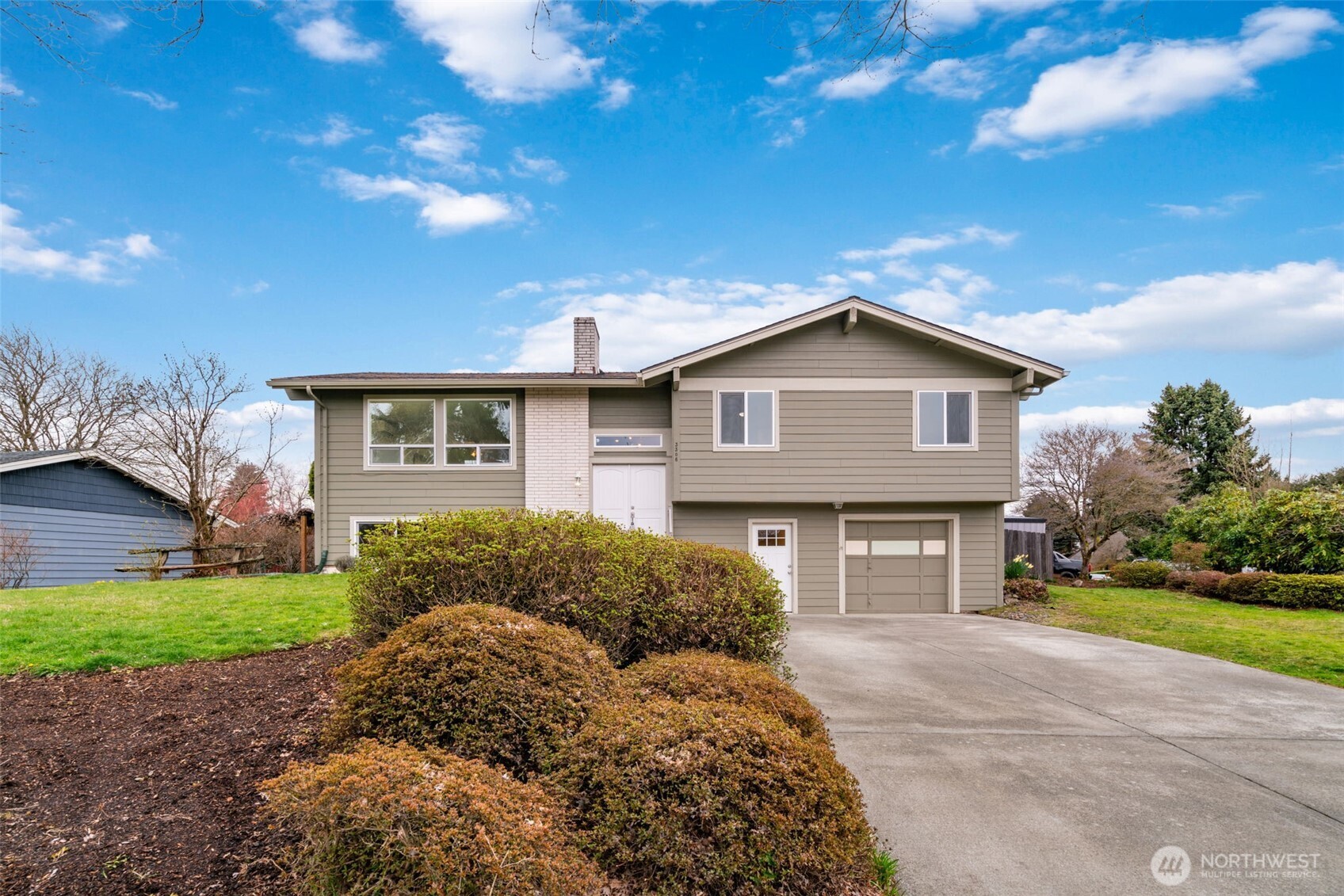 Skyview High Real Estate Listings Main Image