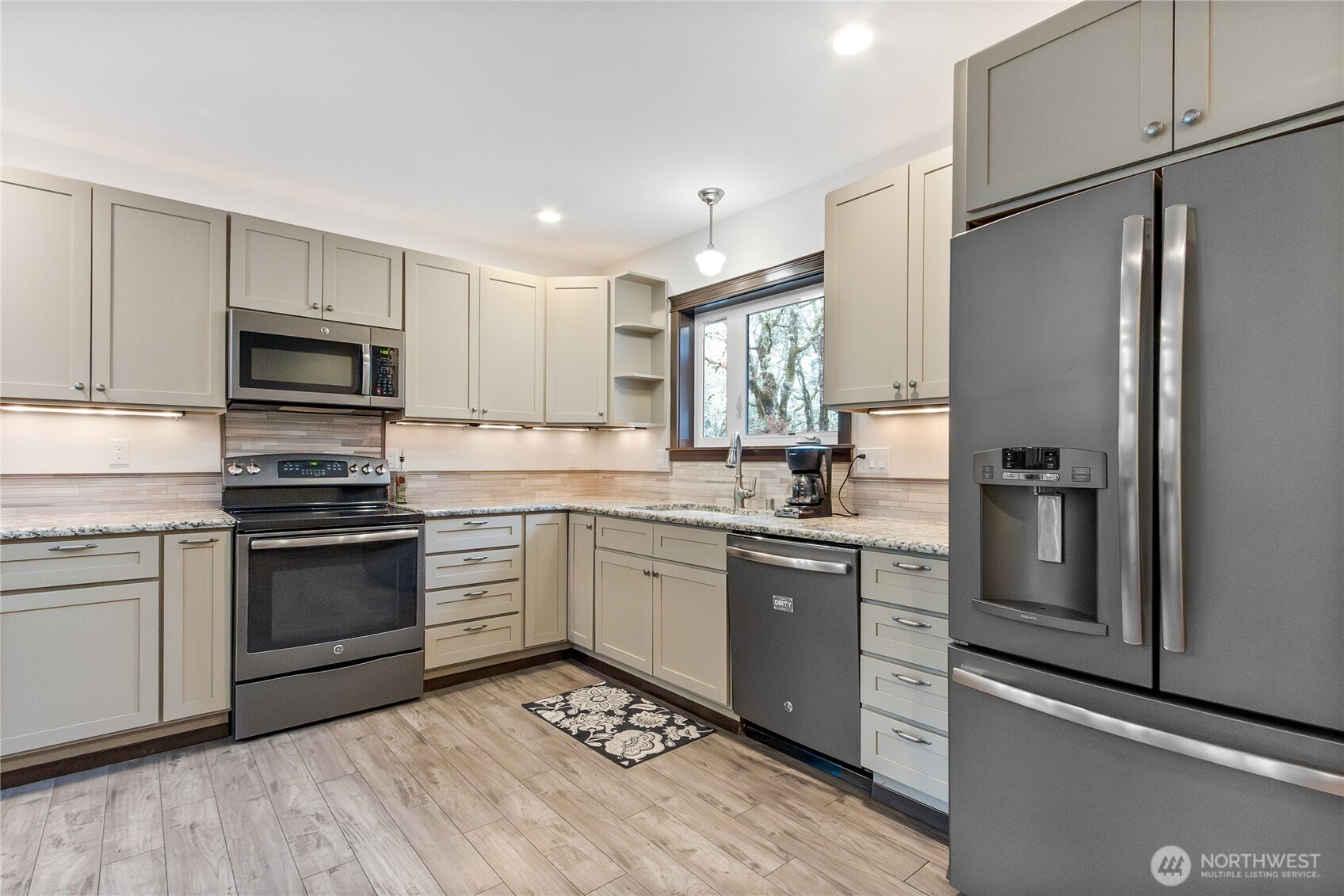 515 208th Street Property Photo 17