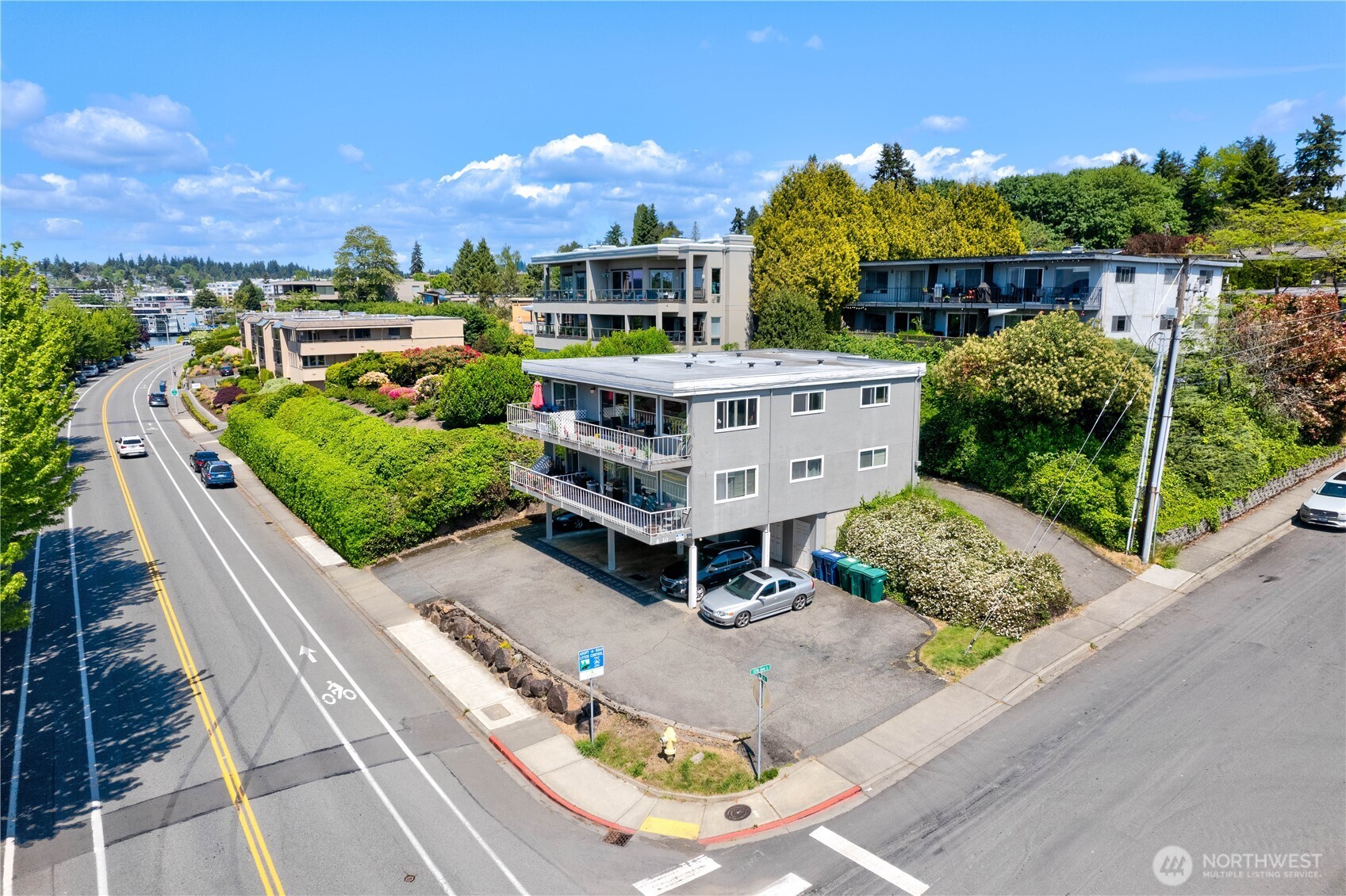 8 10th Avenue Property Photo 1