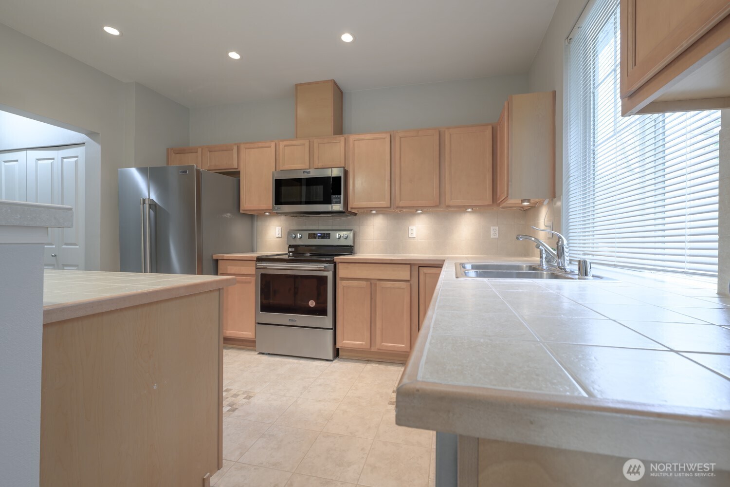 3733 S Holly Park Drive 4 Property Photo 15