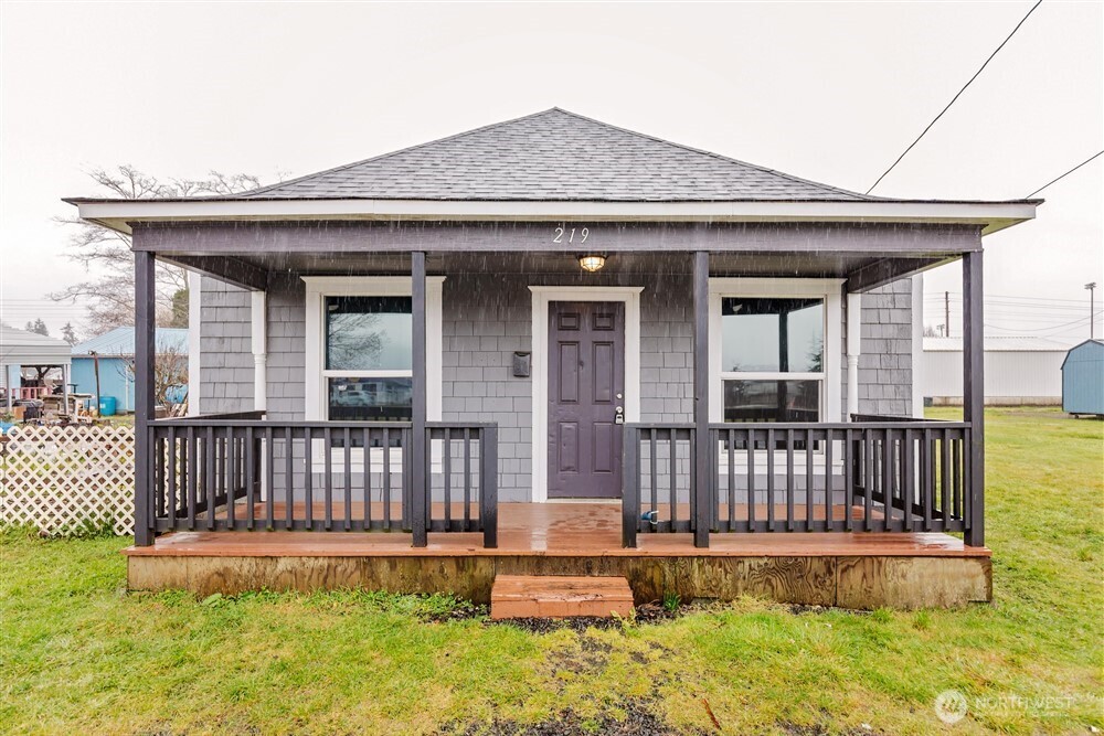 219 7th Street Property Photo