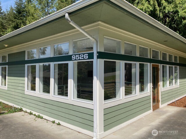 9526 Oak Bay Road 400 Property Photo