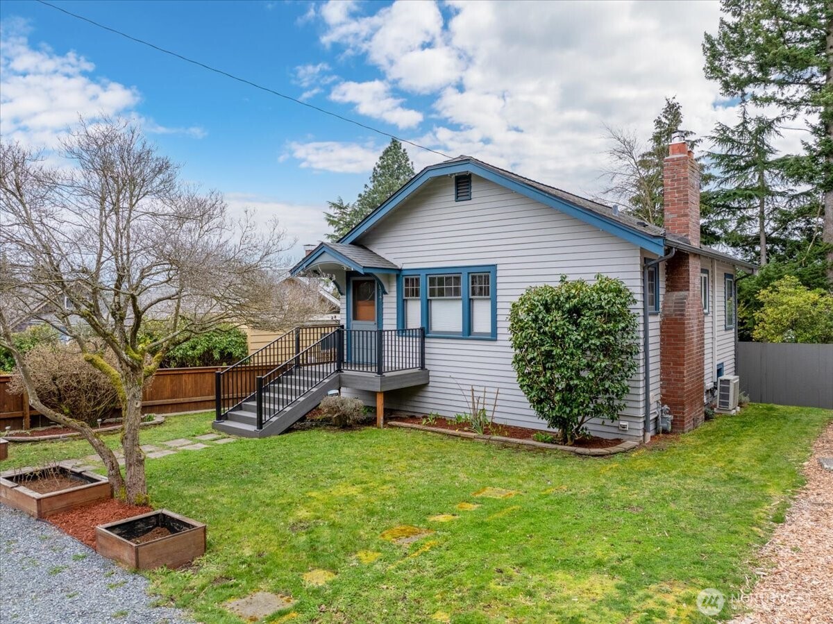 10717 Interlake Avenue Property Photo