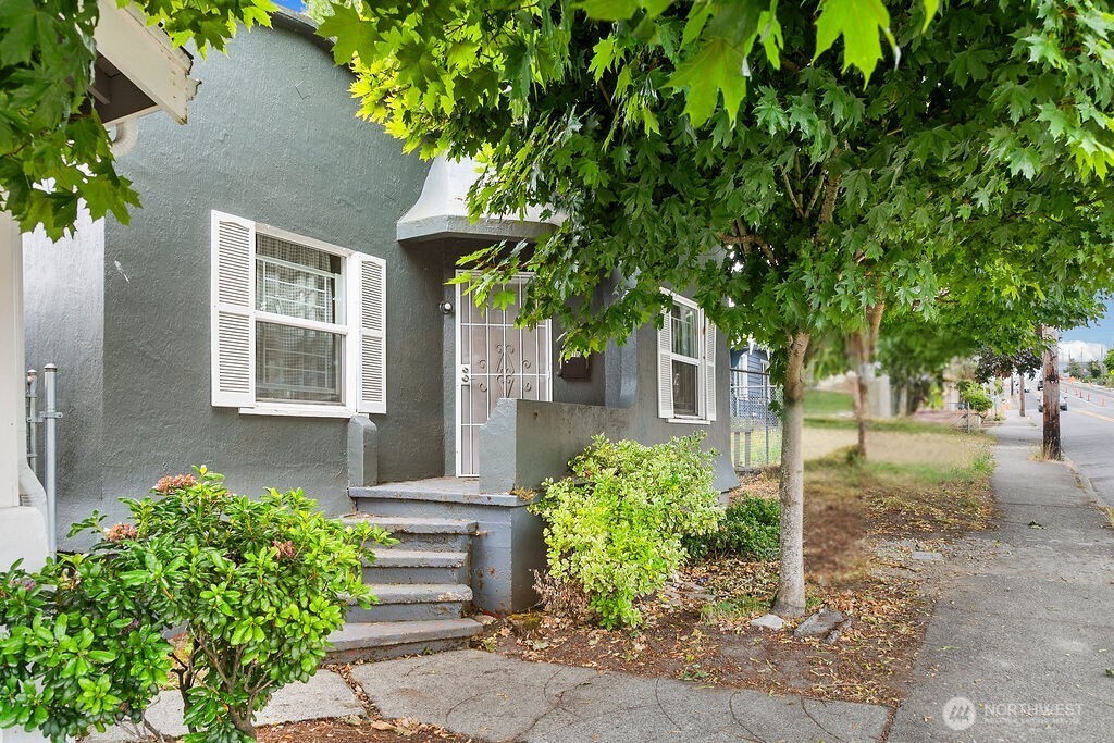1105 6th Street Property Photo 1