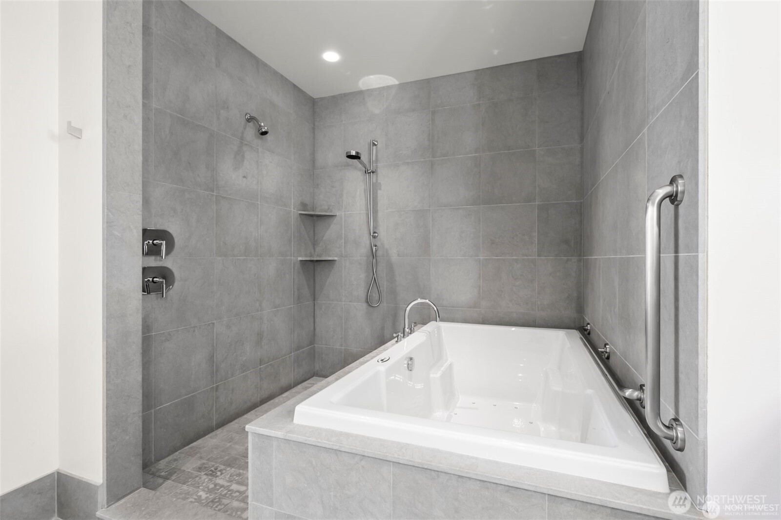 1521 2nd Avenue 2202 Property Photo 24
