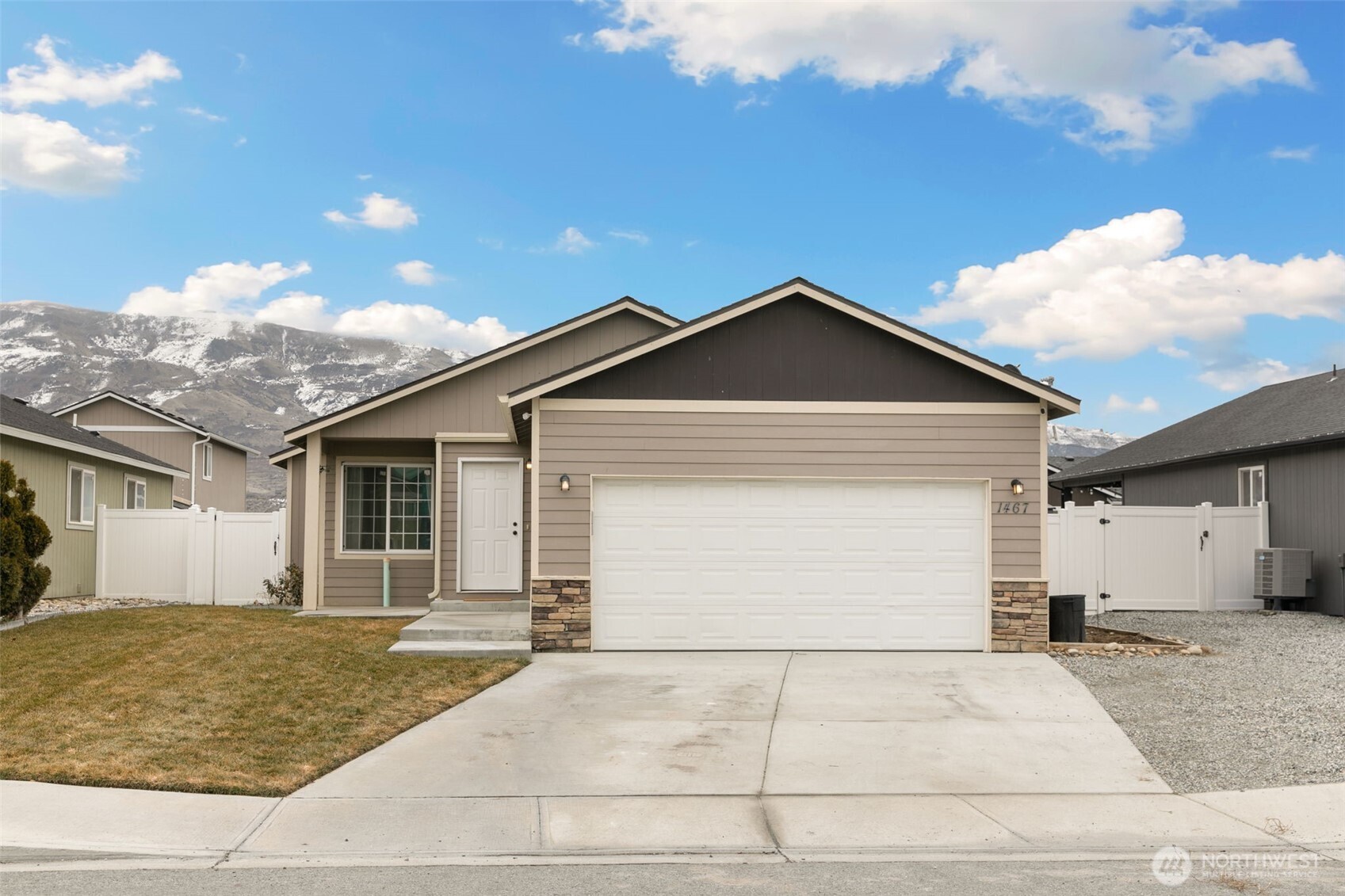 1467 Denny Place Property Photo