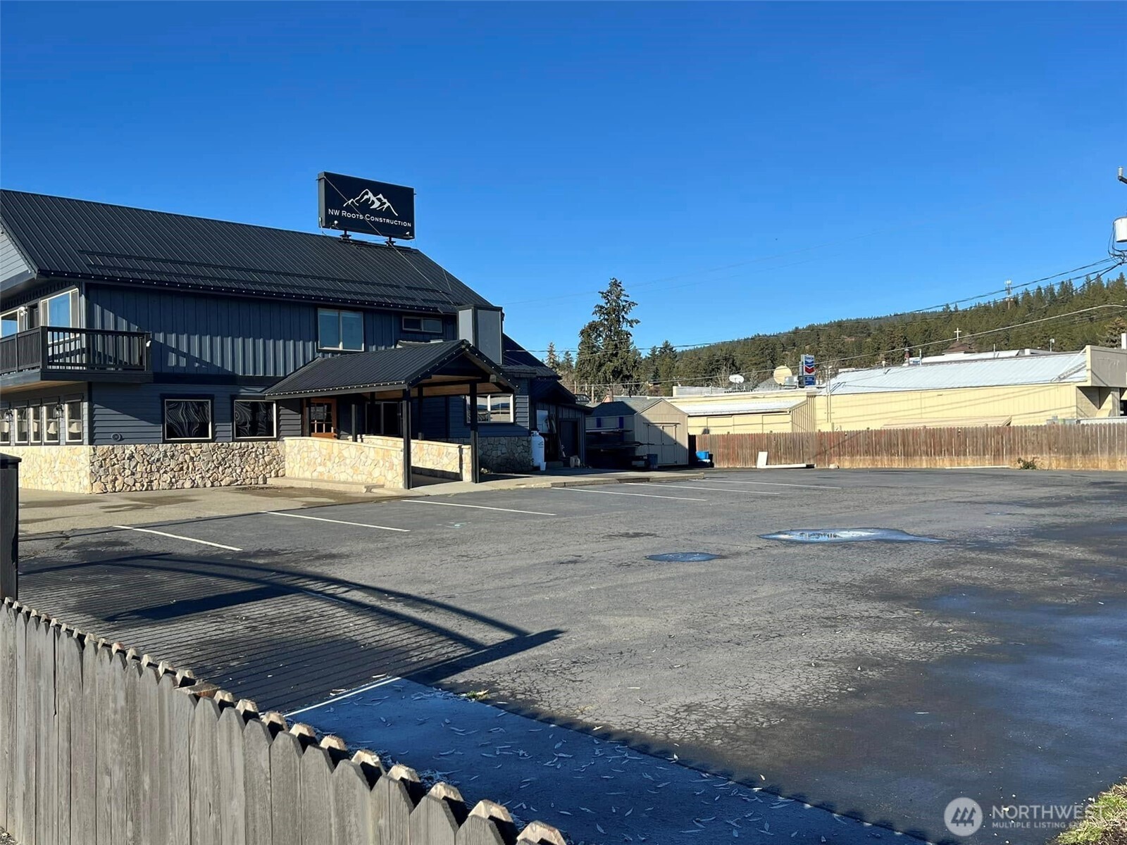 212 W Railroad Street Property Photo 1