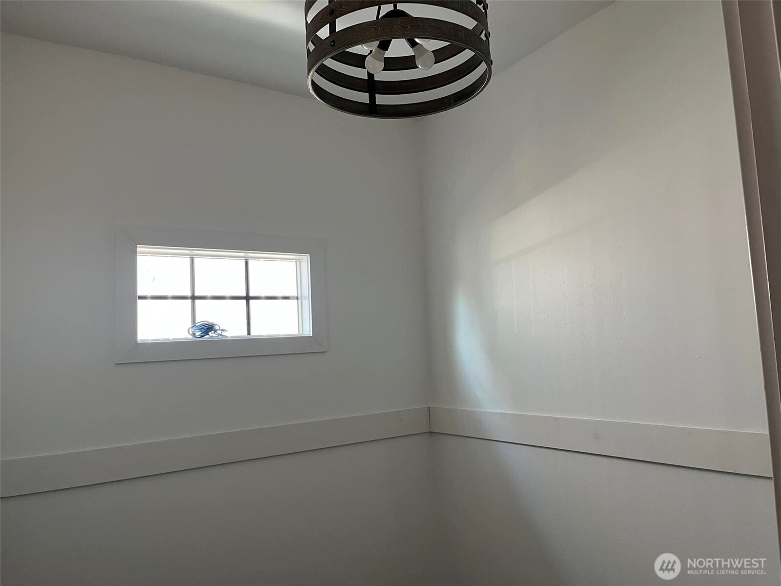 212 W Railroad Street Property Photo 3