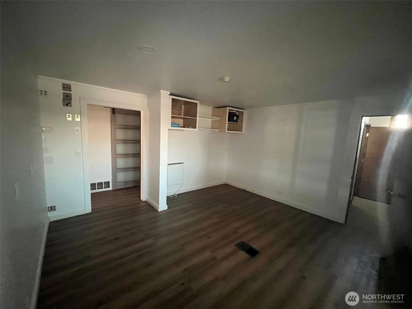 212 W Railroad Street Property Photo 4