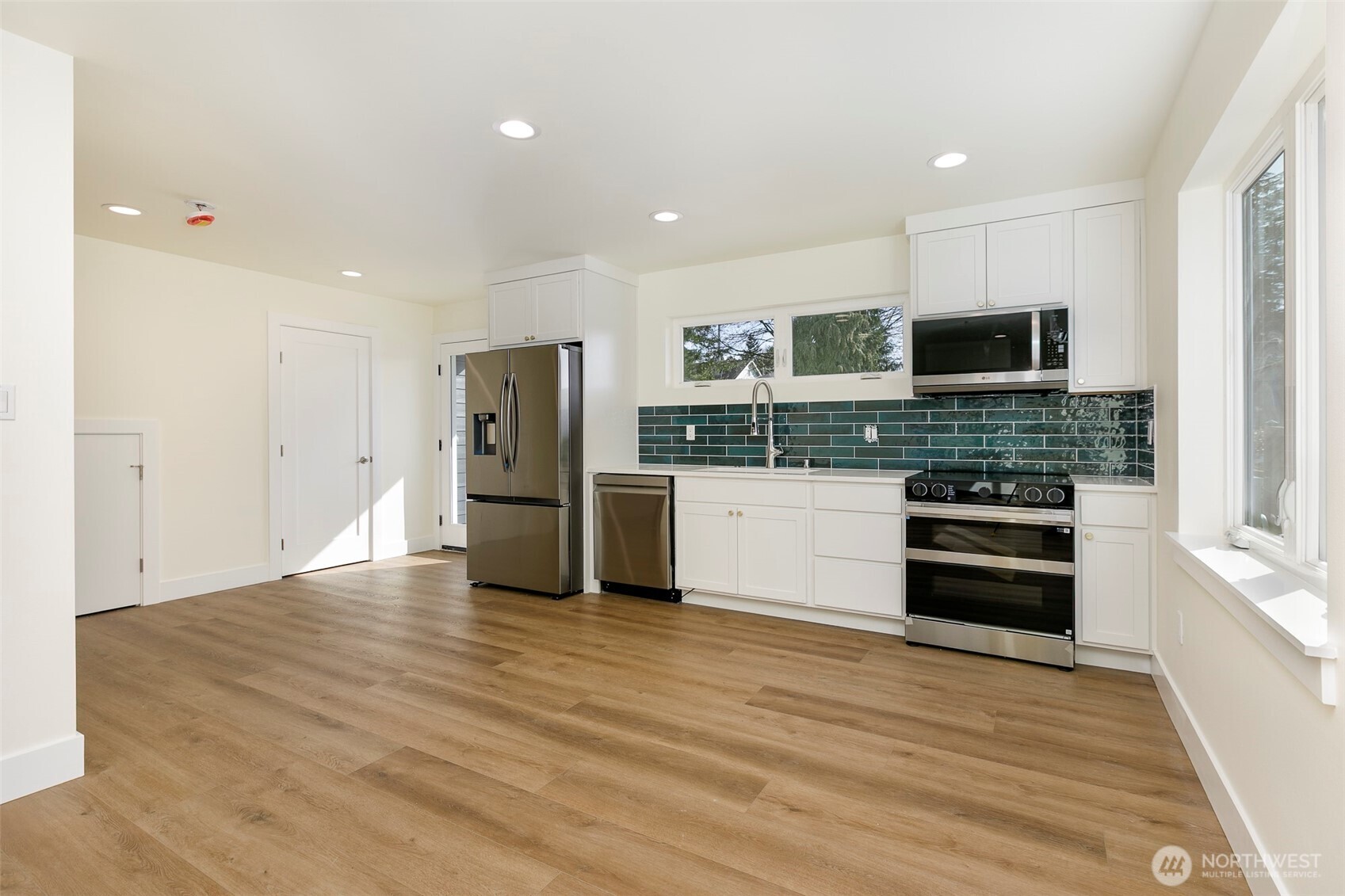 9253 6 Avenue B Property Photo 6