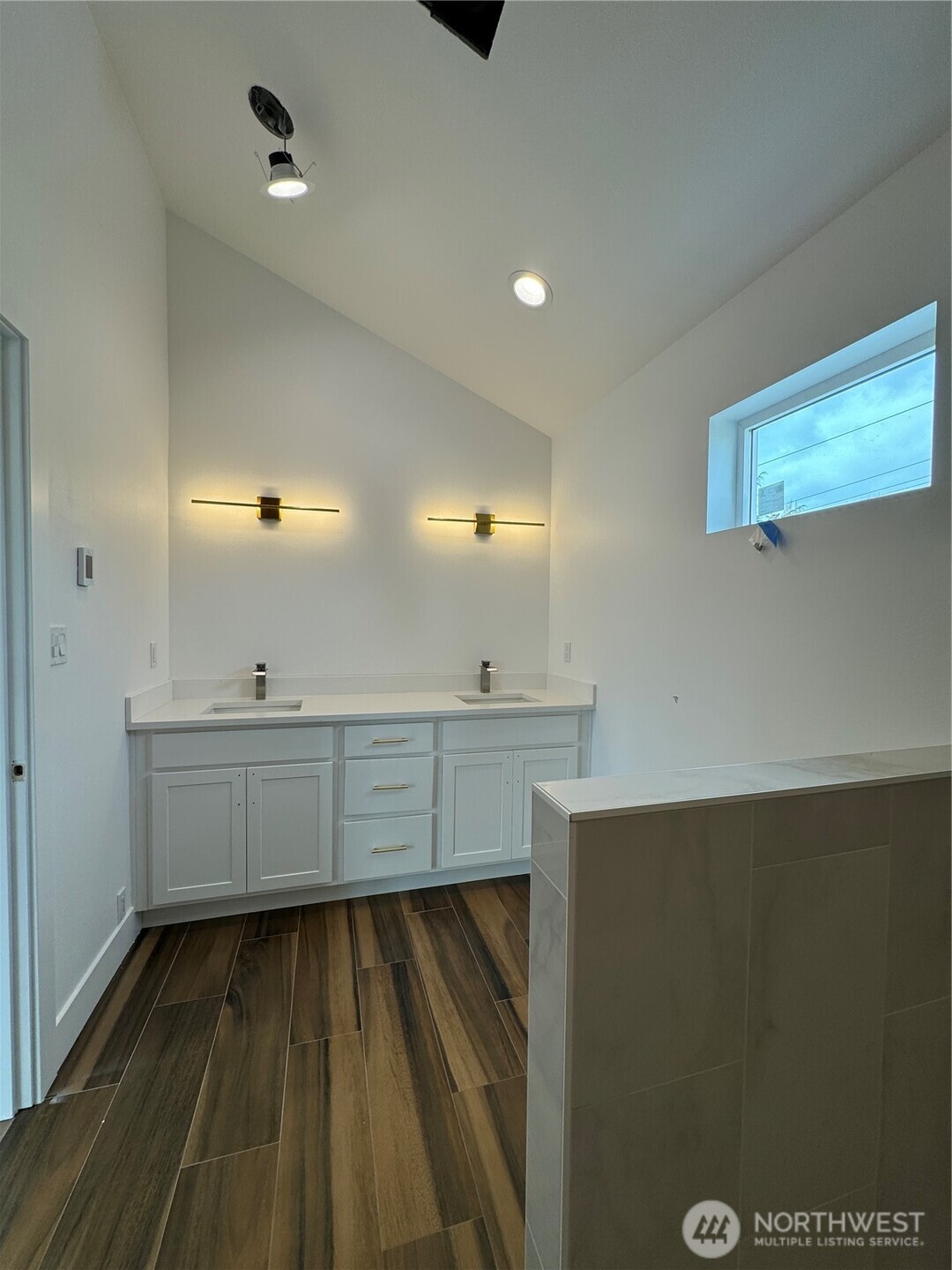 9253 6 Avenue Property Photo 11