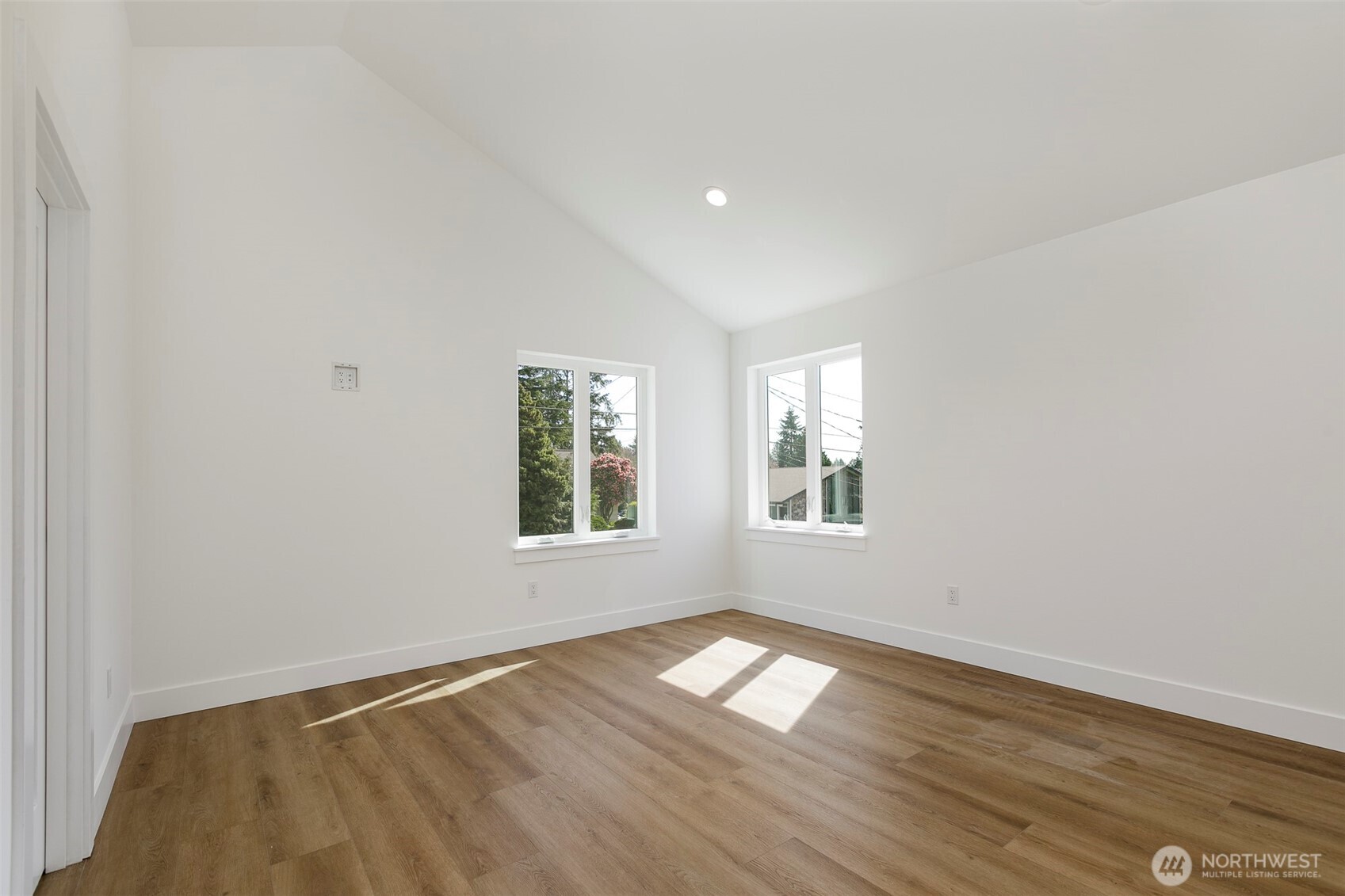 9253 6 Avenue Property Photo 29