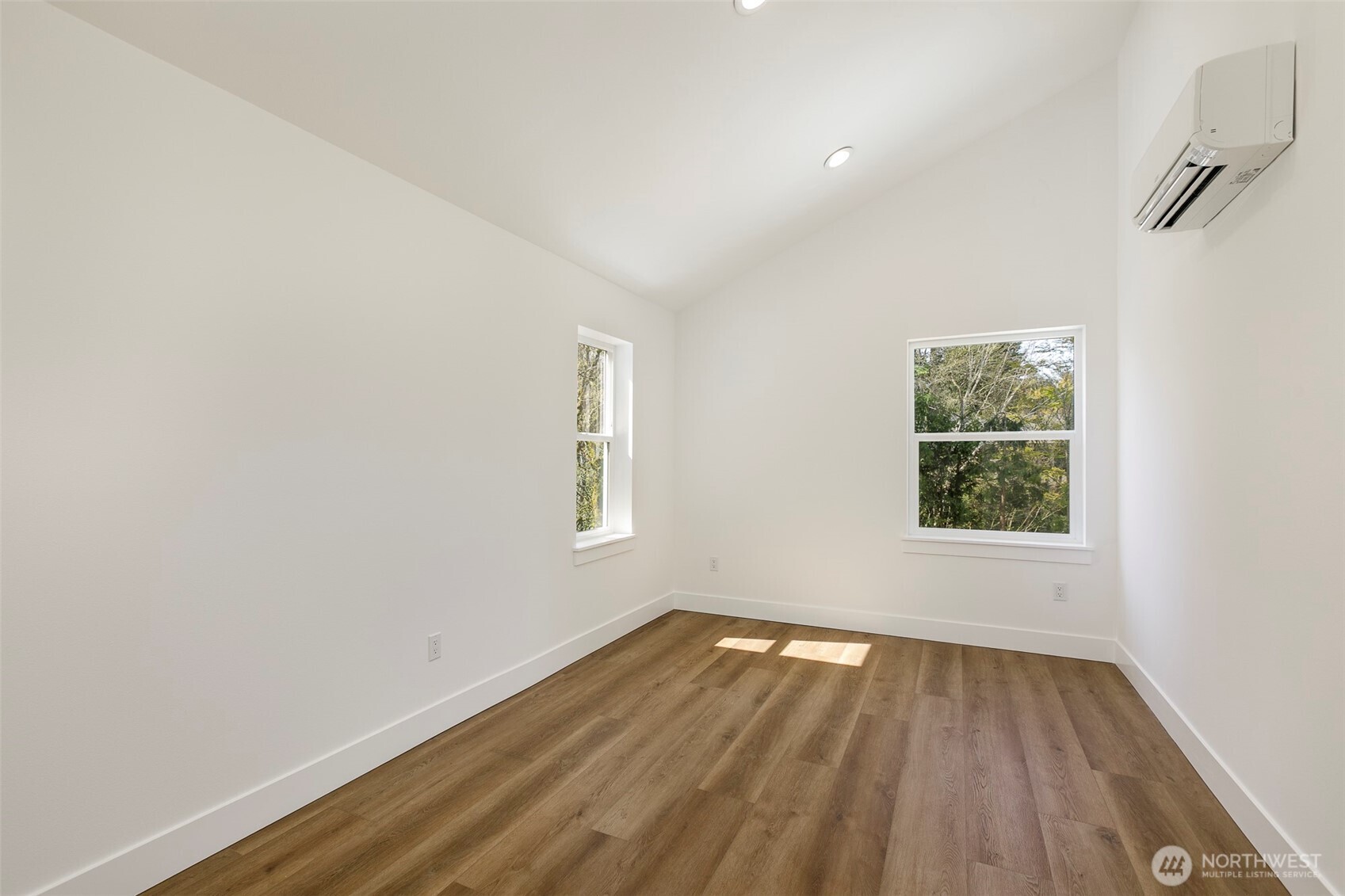 9253 6 Avenue Property Photo 33