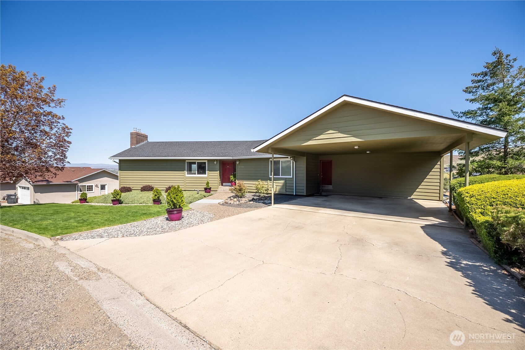 1426 Kinney Way Property Photo
