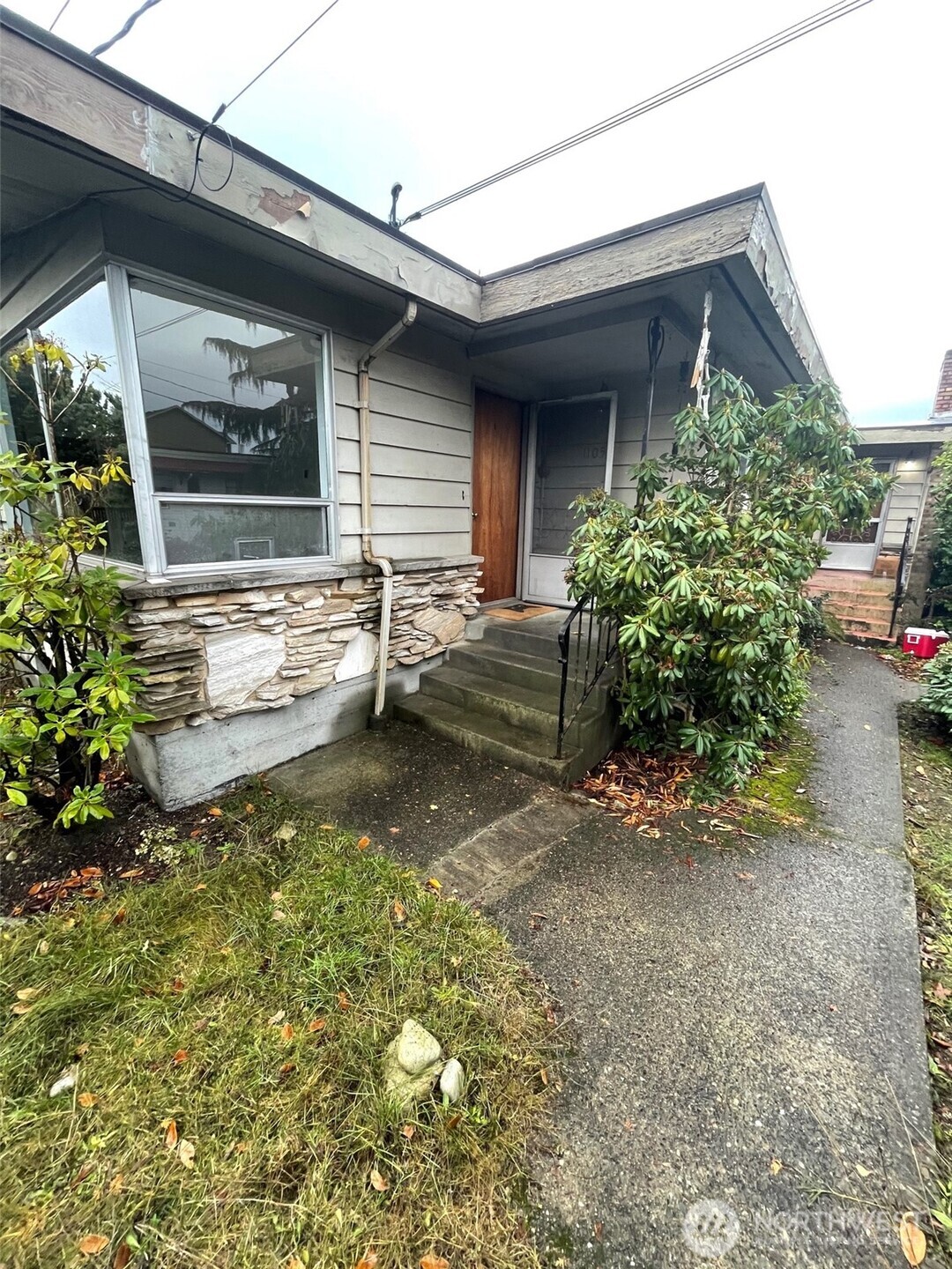 11057 Greenwood Avenue Property Photo 8