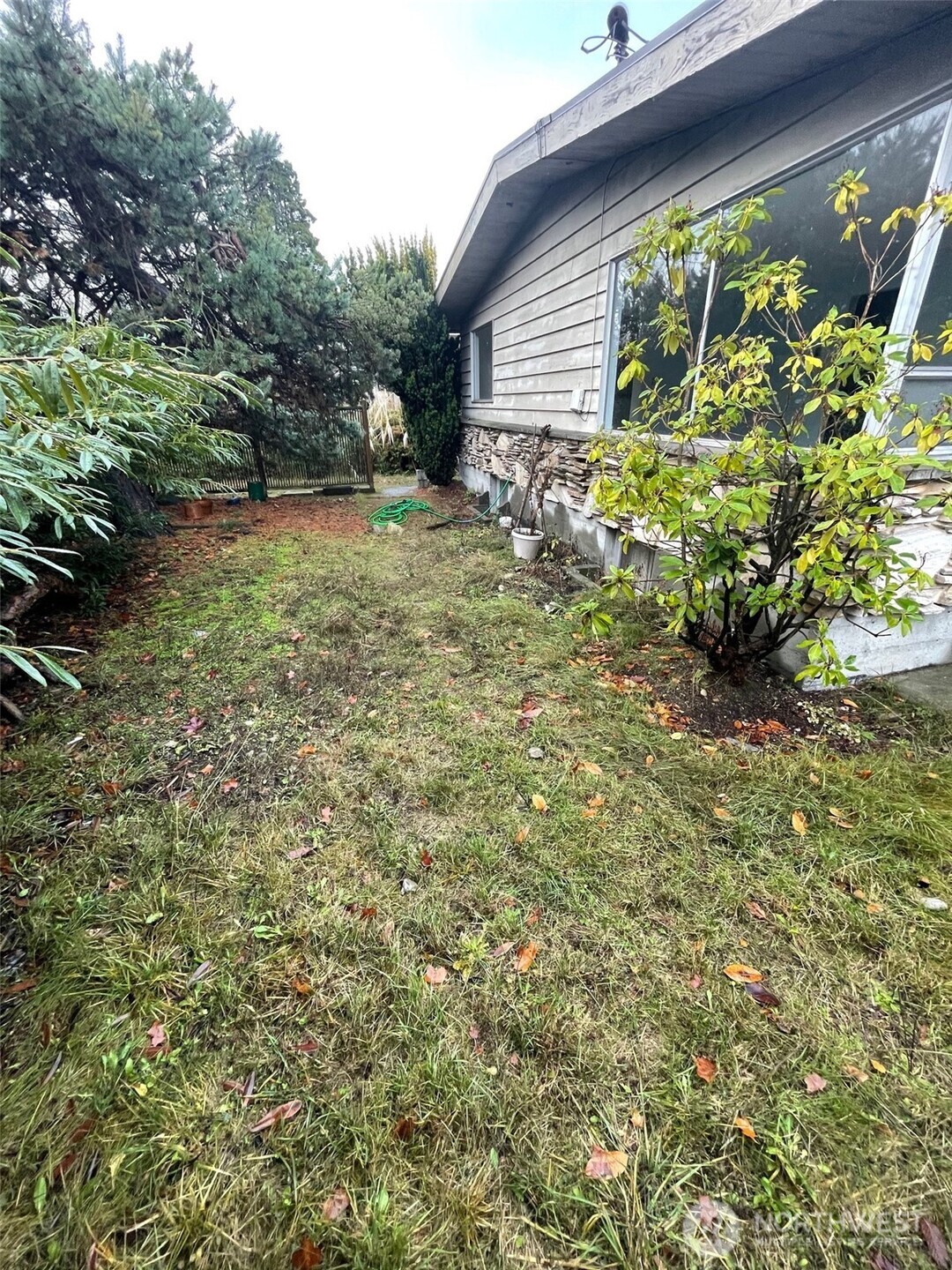 11057 Greenwood Avenue Property Photo 9