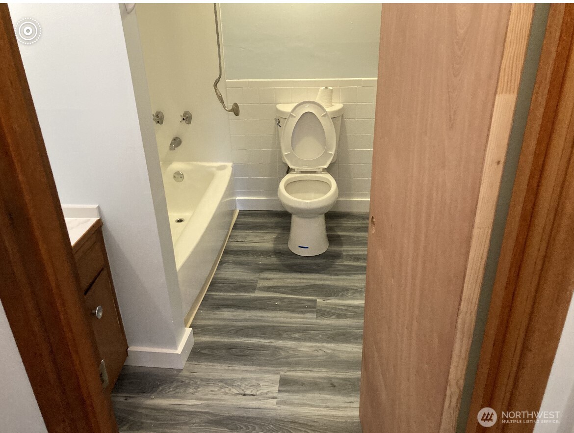 11057 Greenwood Avenue Property Photo 13