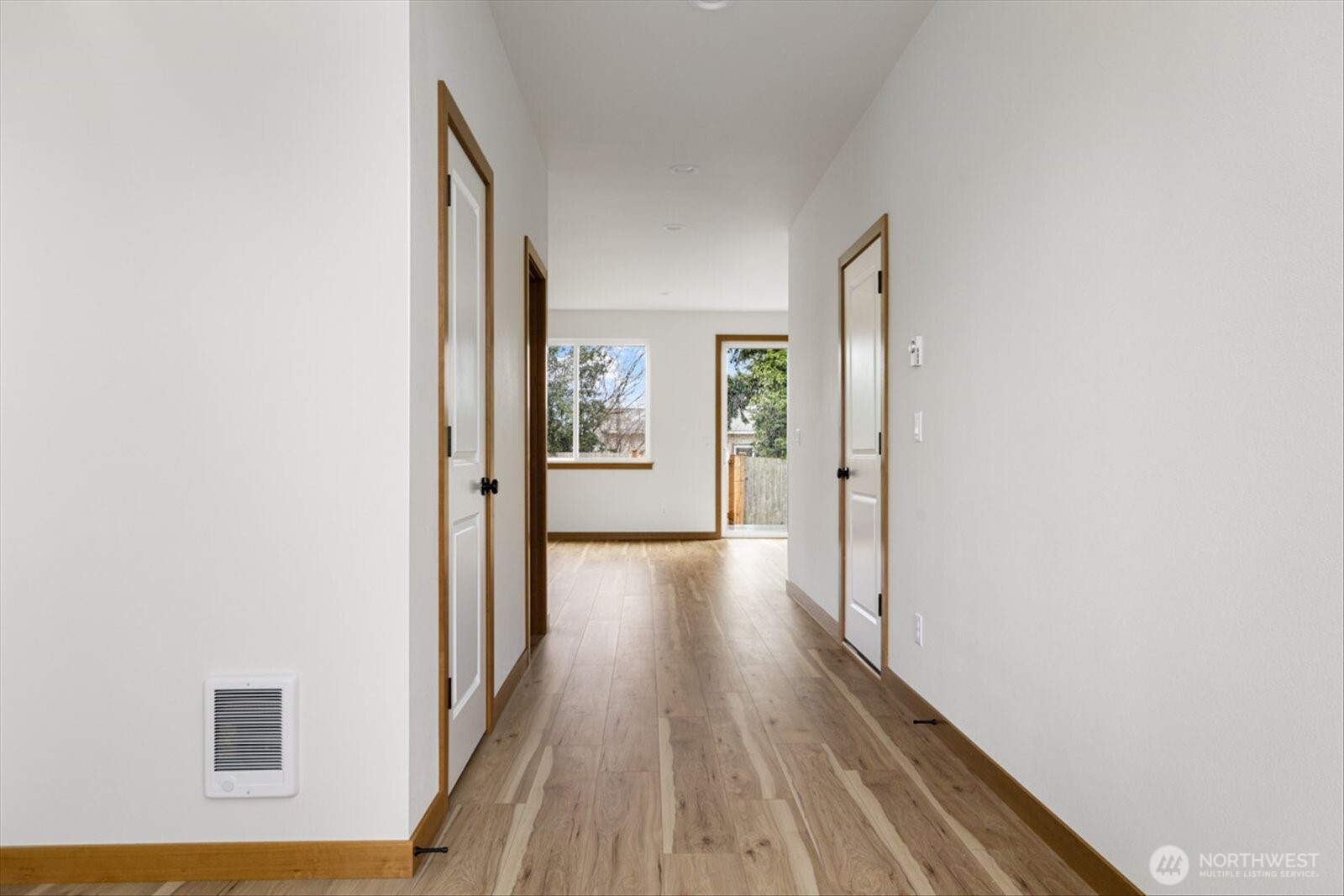 1781 Hillcrest Loop Property Photo 3