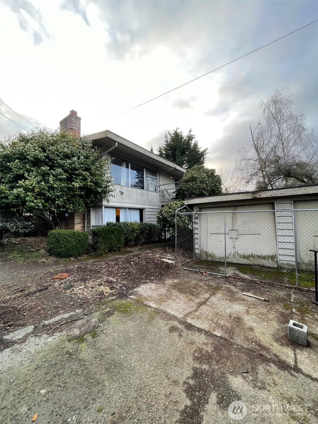 11057 Greenwood Avenue Property Photo 7