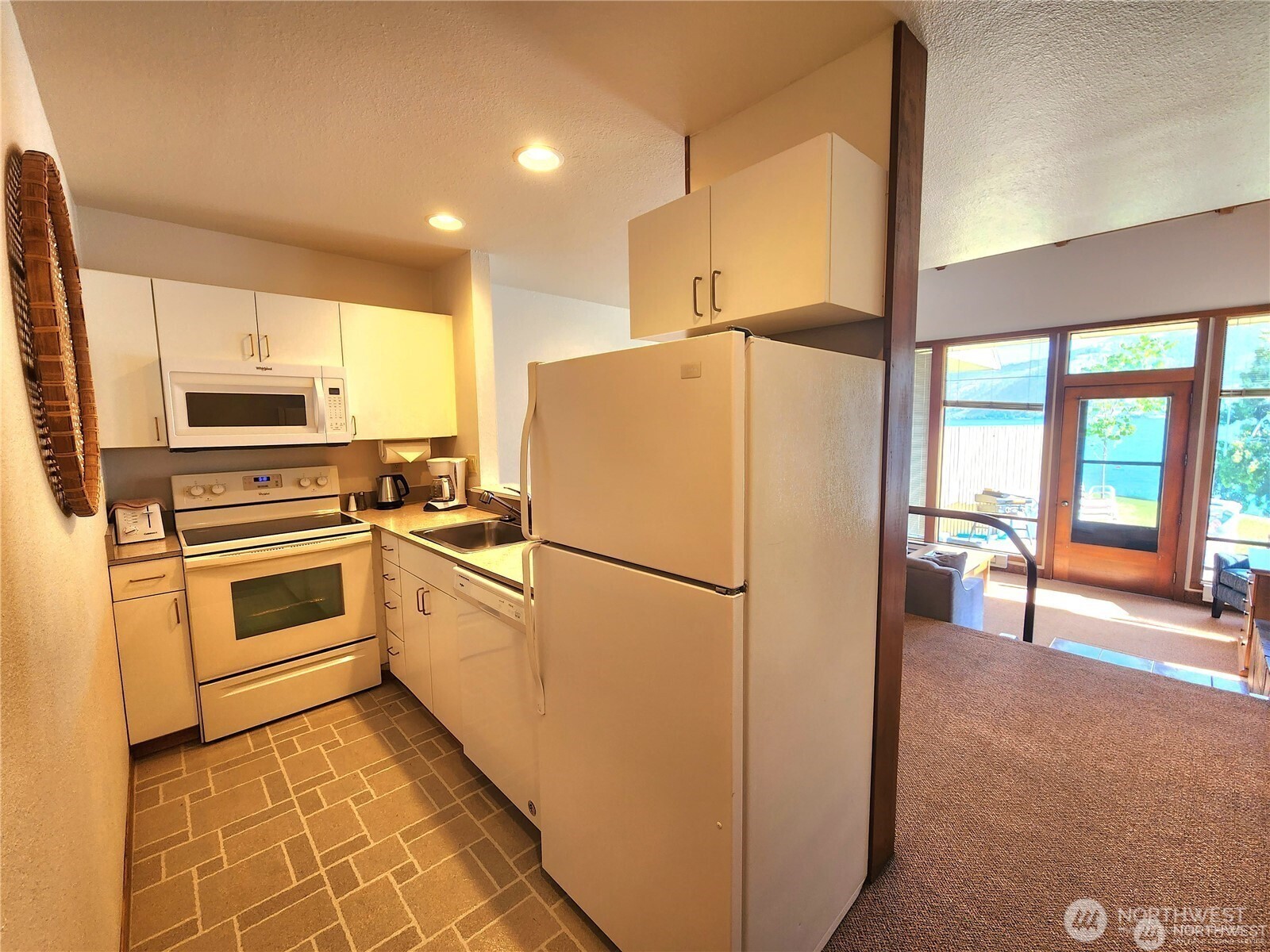 1 Nekquelekin 411-a Property Photo 7