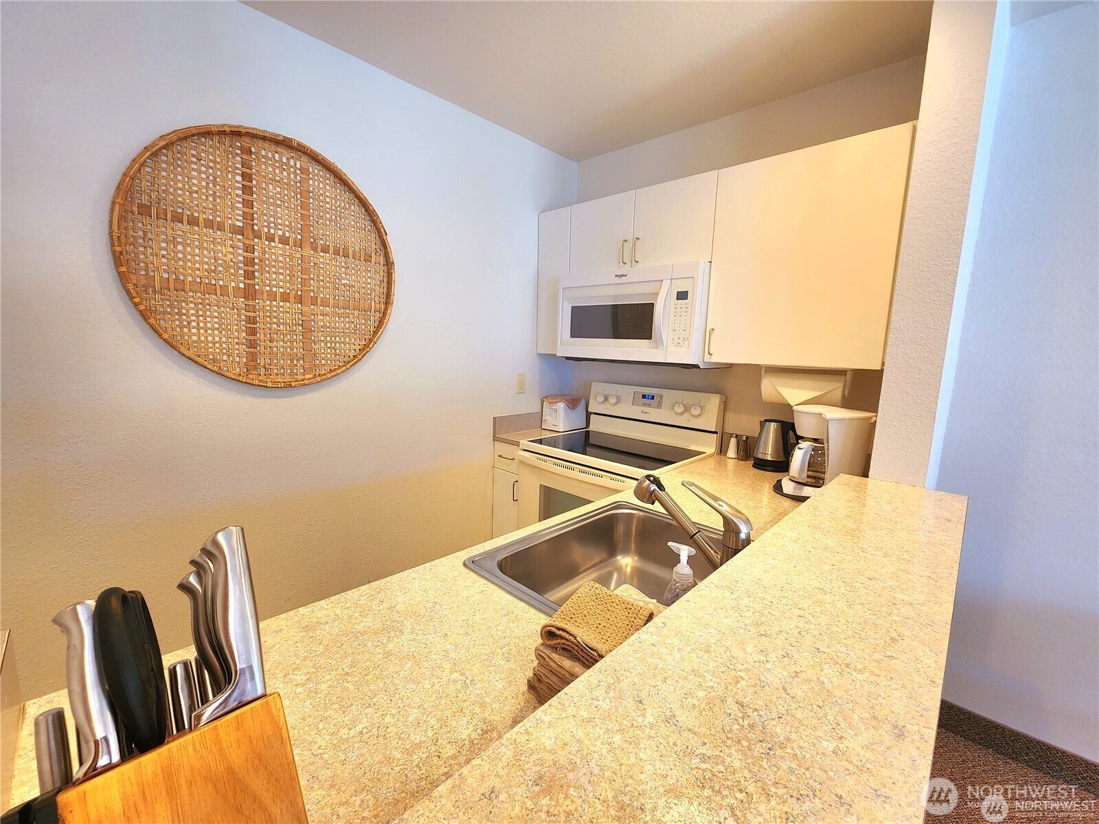 1 Nekquelekin 411-a Property Photo 9