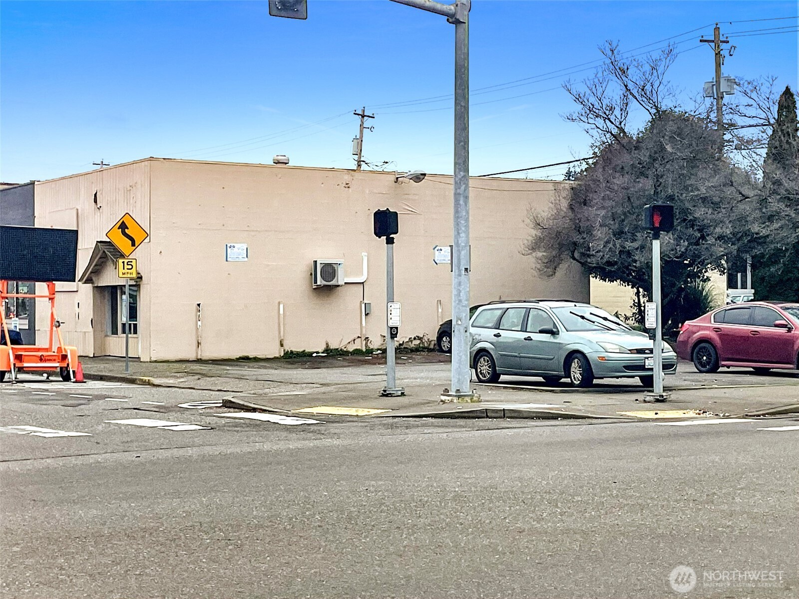 112 W Cota Street Property Photo 4