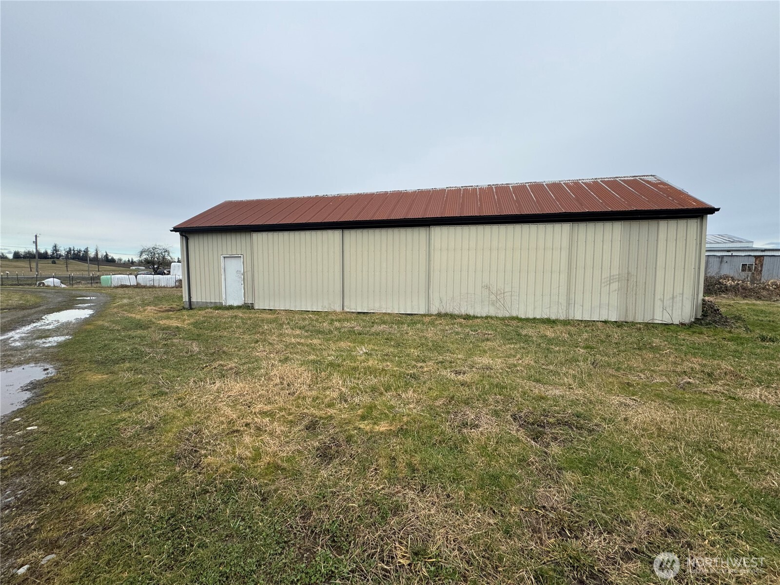 1429 W Badger Property Photo 2
