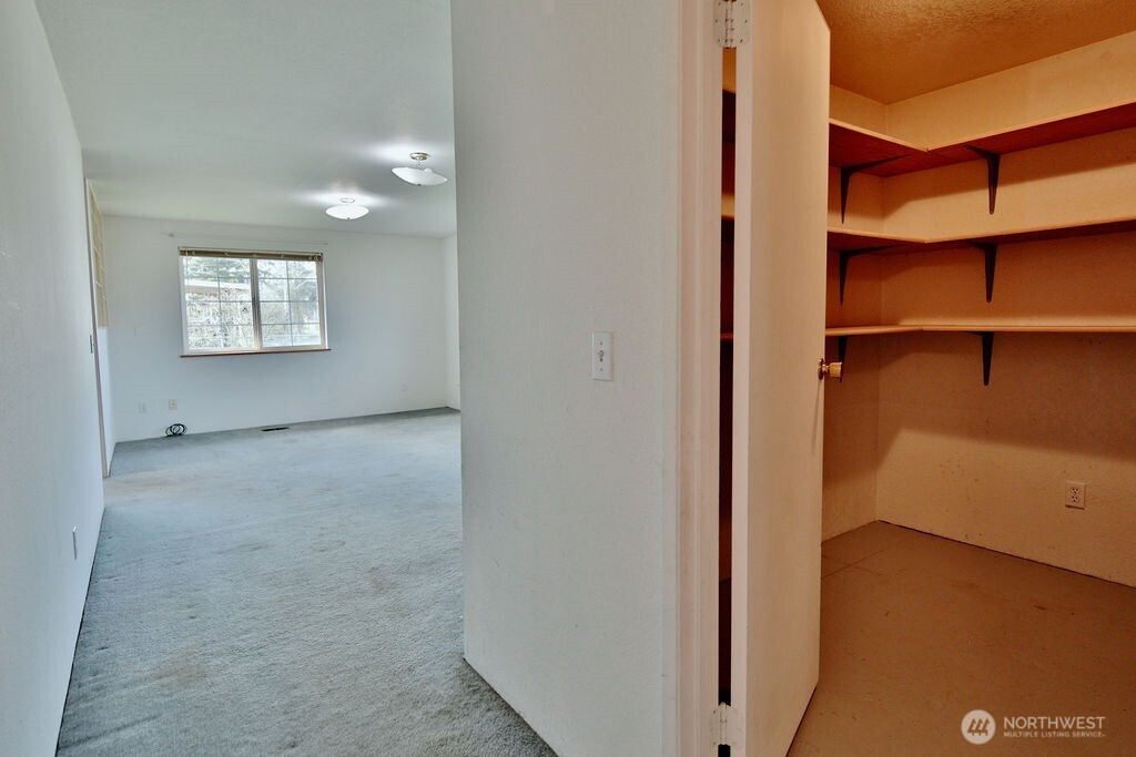732 E Cedar Street Property Photo 16