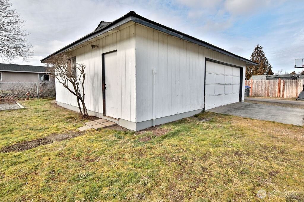 732 E Cedar Street Property Photo 32