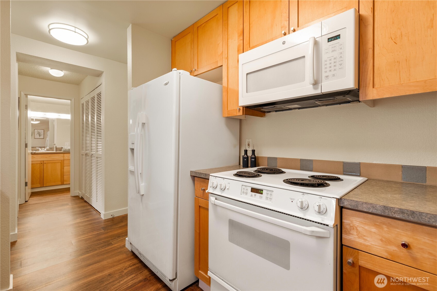 275 W Roy Street 109 Property Photo 6