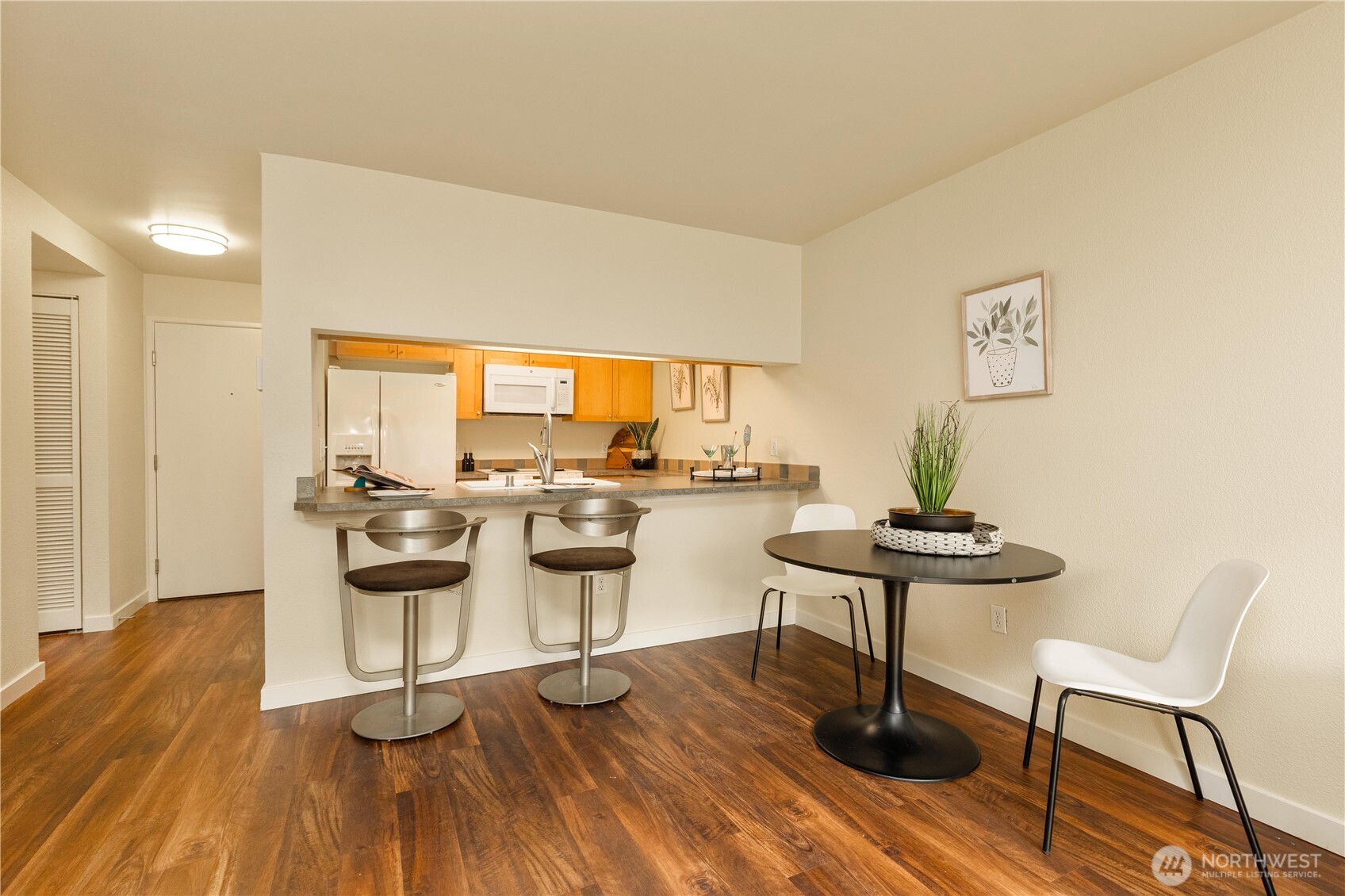 275 W Roy Street 109 Property Photo 8