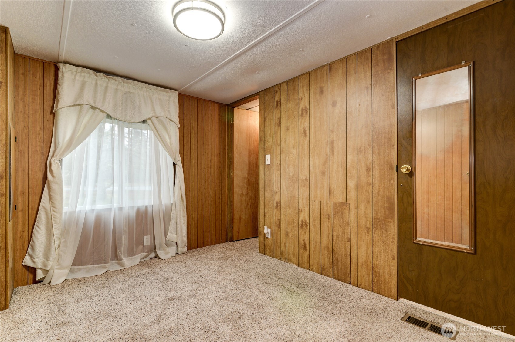 987 Tipsoo Loop Property Photo 4