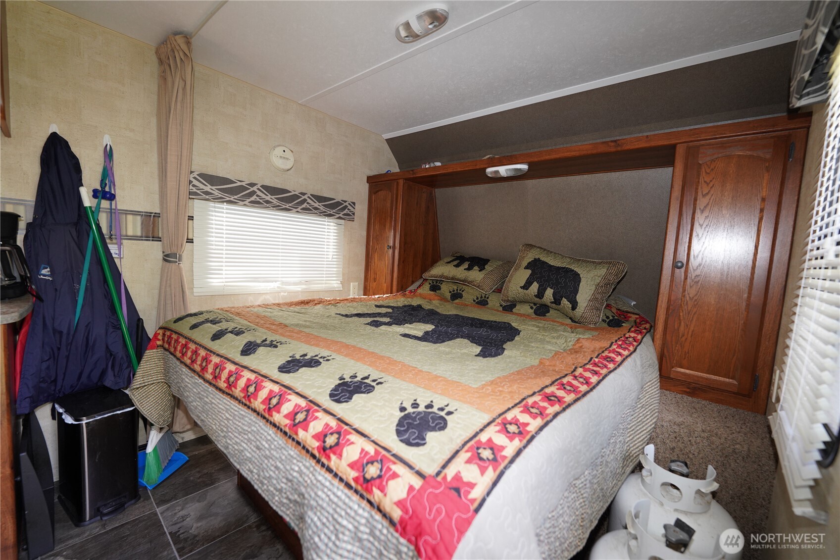 30208 J Place Property Photo 9