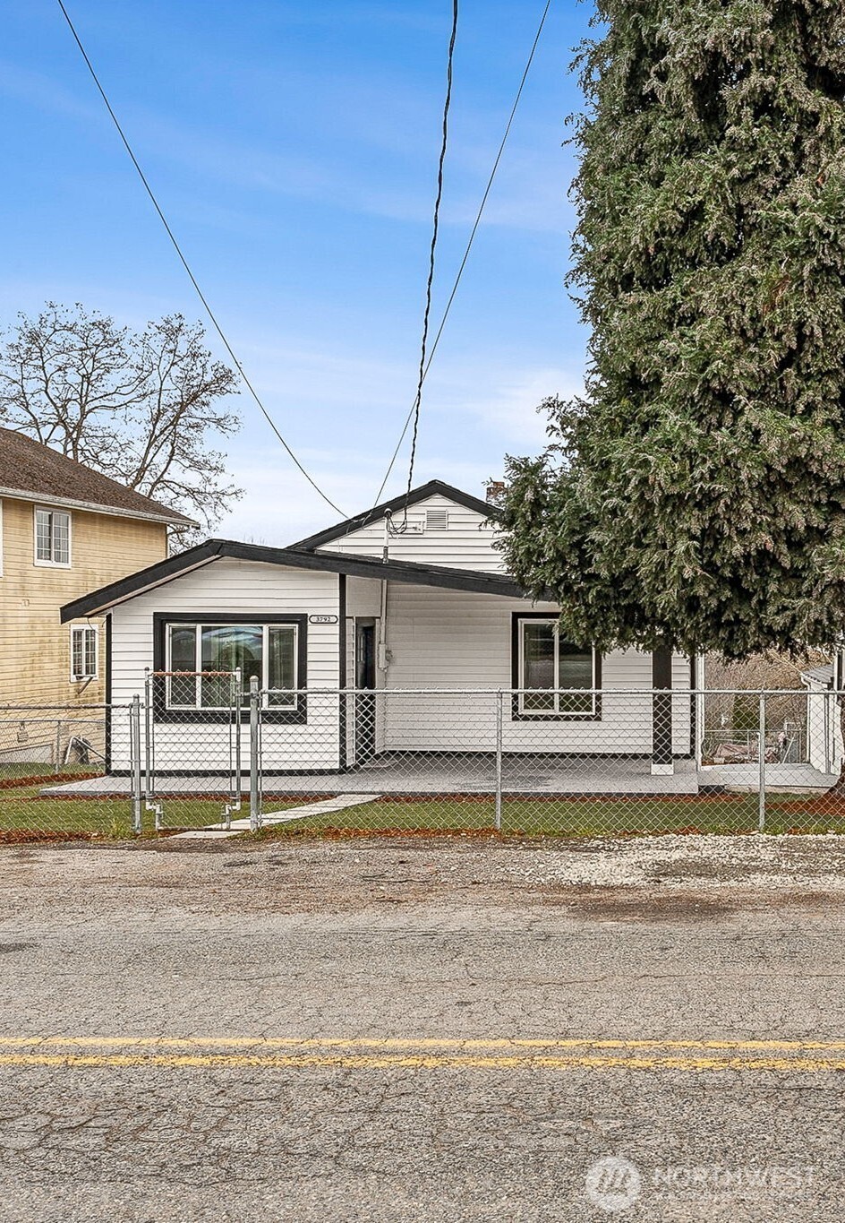 3792 E Roosevelt Avenue Property Photo 2