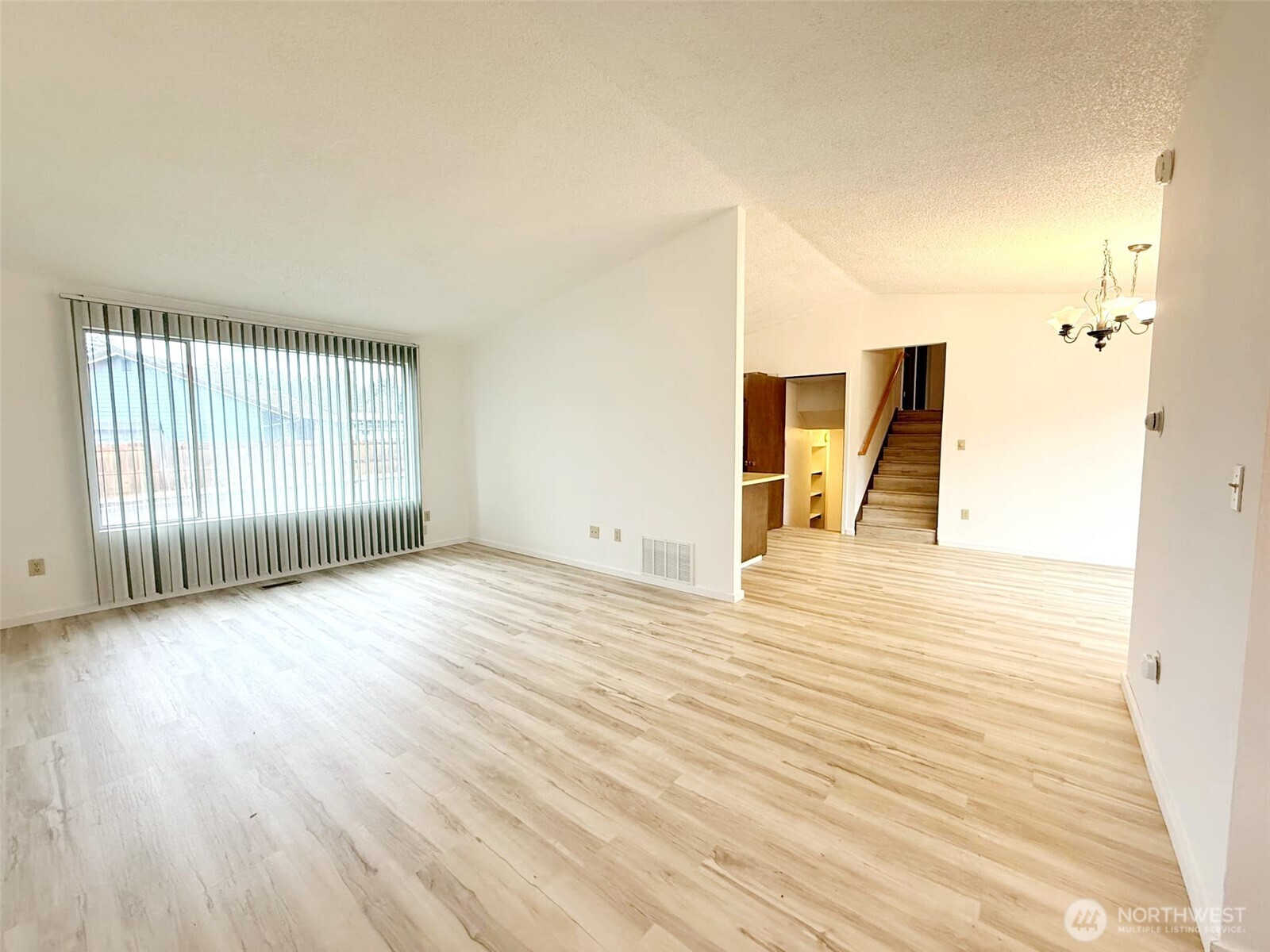 1716 W Young Street Property Photo 4