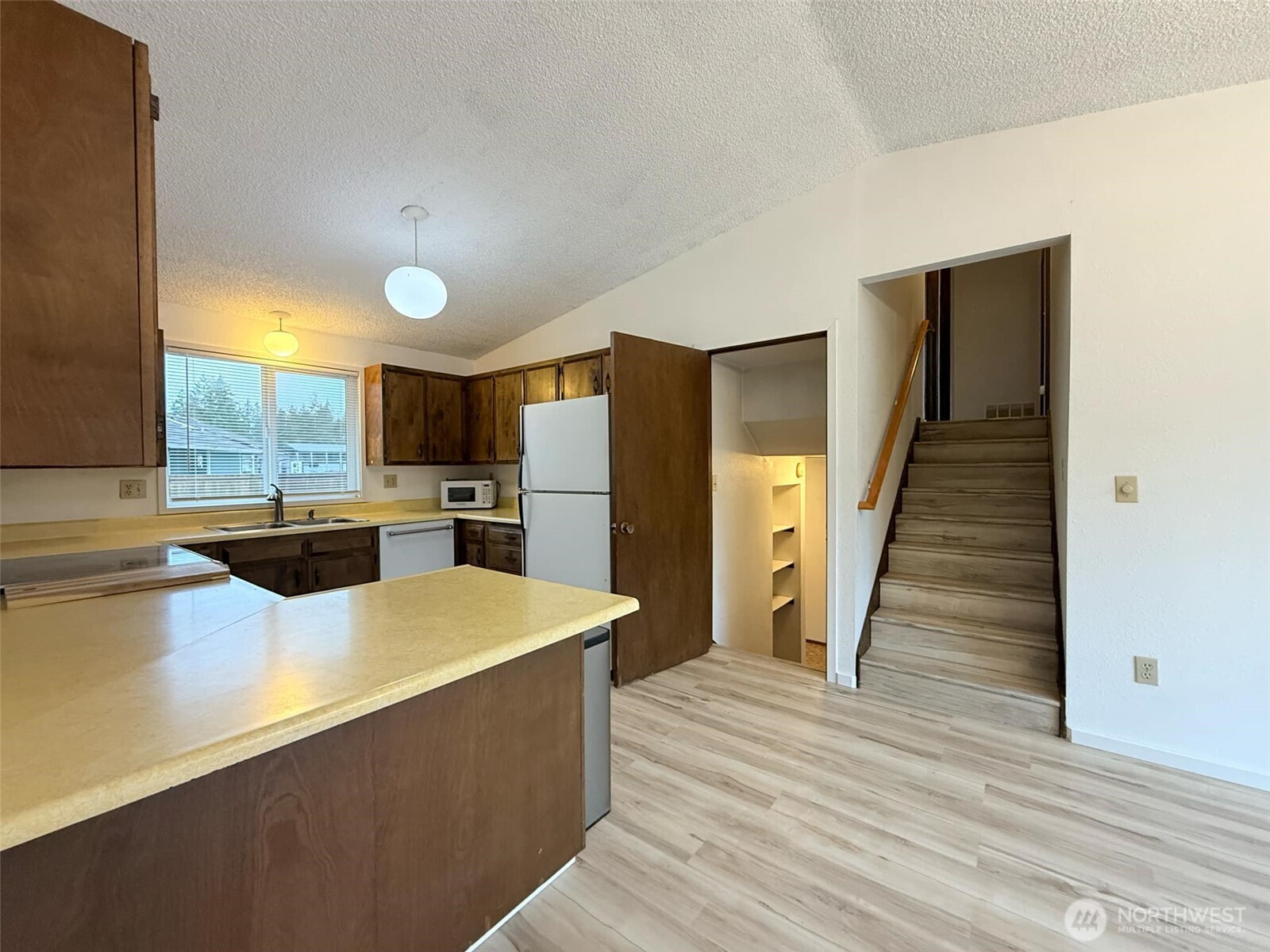 1716 W Young Street Property Photo 8