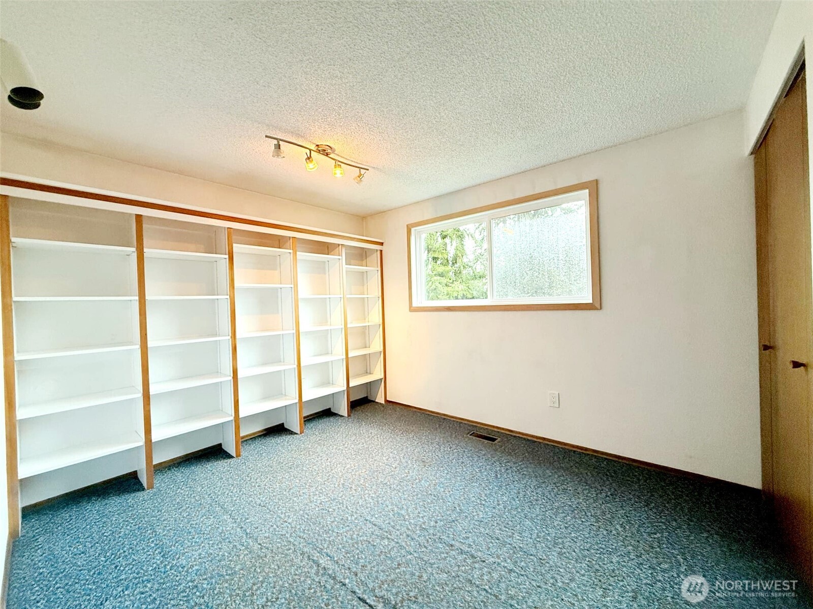 1716 W Young Street Property Photo 18
