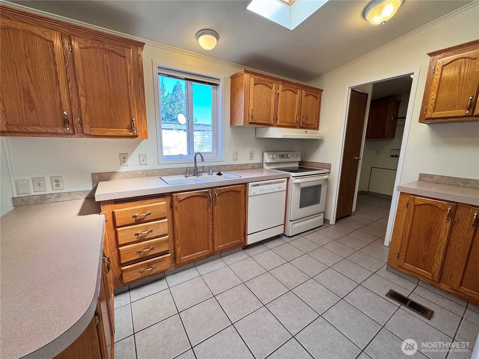 11 Golden Sands Boulevard Property Photo 7