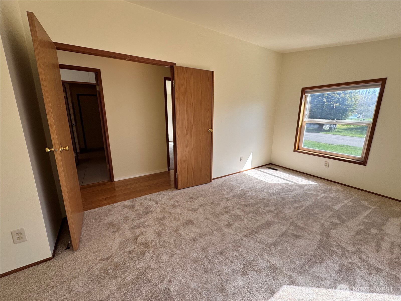 11 Golden Sands Boulevard Property Photo 18
